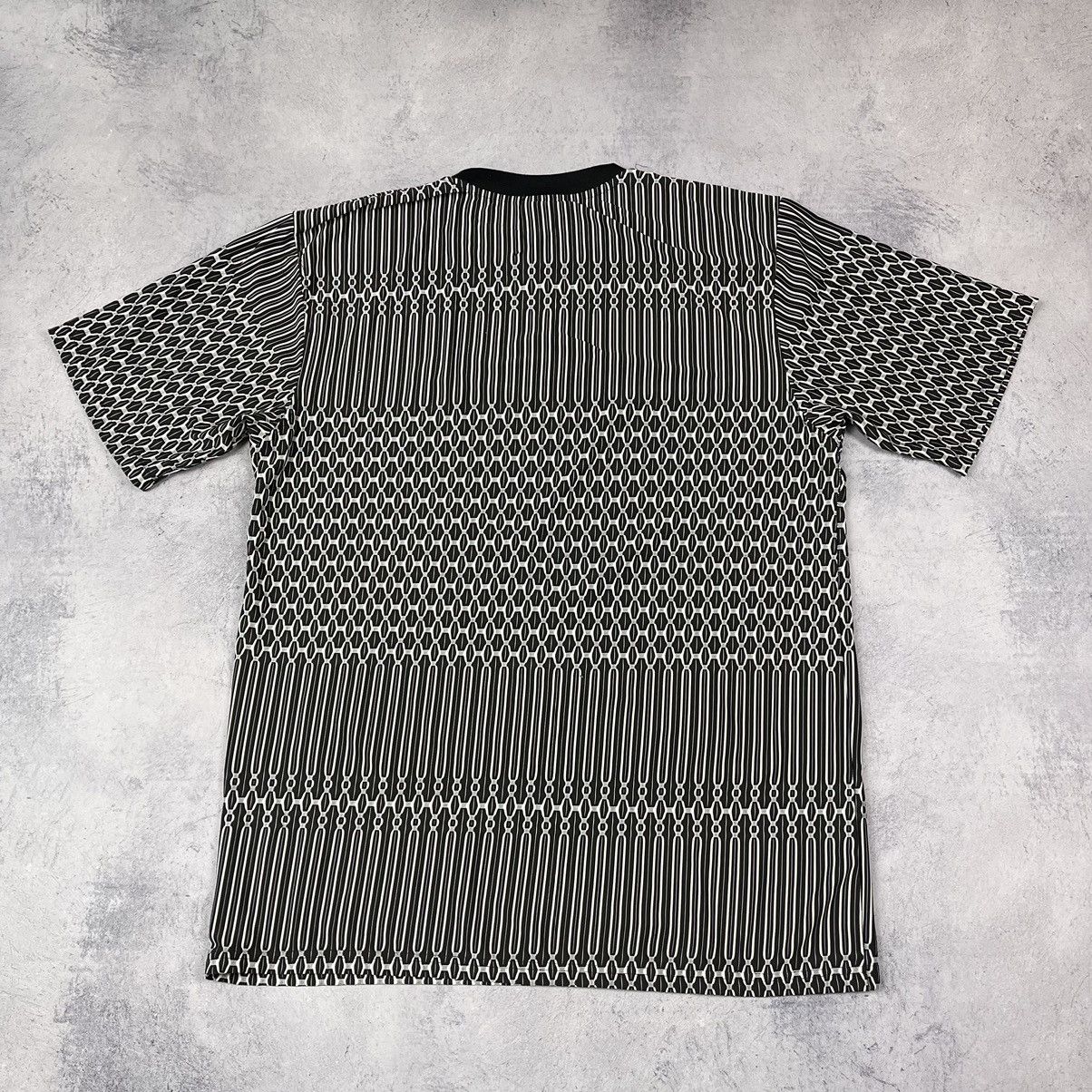 Nike Vintage Nike logo swoosh y2k pattern acid crazy tee 90’s Size US XXL / EU 58 / 5 - 11 Thumbnail