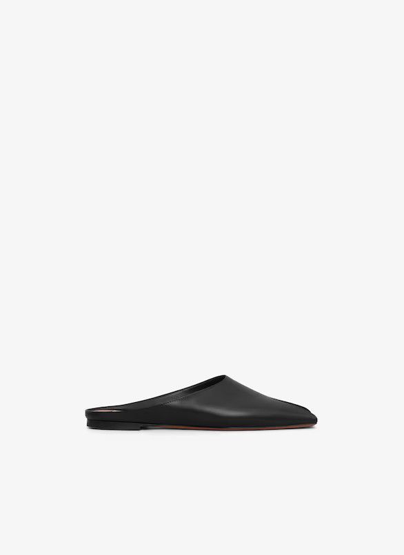 o1s22i1n0225 Spike Flat Mules in Black