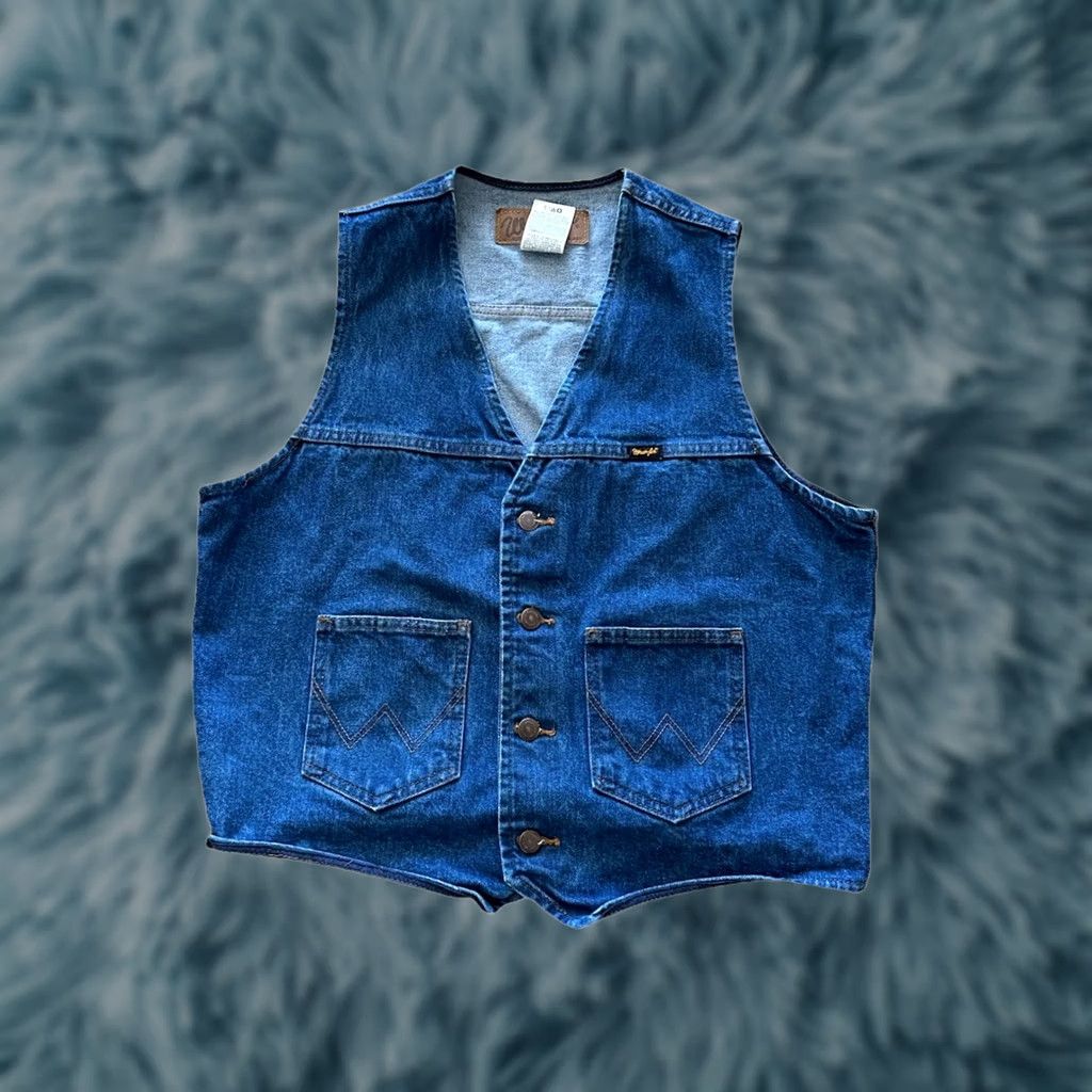 Wrangler VINTAGE Wrangler Denim Vest Biker Trucker Cowboy Western Rodeo 90s Large Blue Denim Vest Shirt Mens Leather Accent Pockets Button Short Sleeveless Size US L / EU 52-54 / 3 - 1 Thumbnail