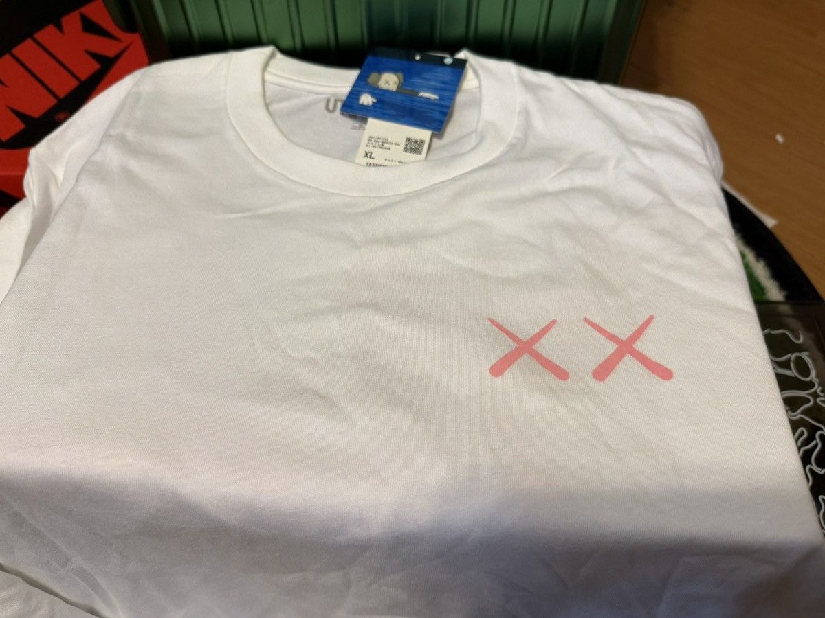 Kaws × Uniqlo Uniqlo UT x Kaws Short Sleeve Graphic T-Shirt Asian Size XL Size US XL / EU 56 / 4 - 6 Thumbnail