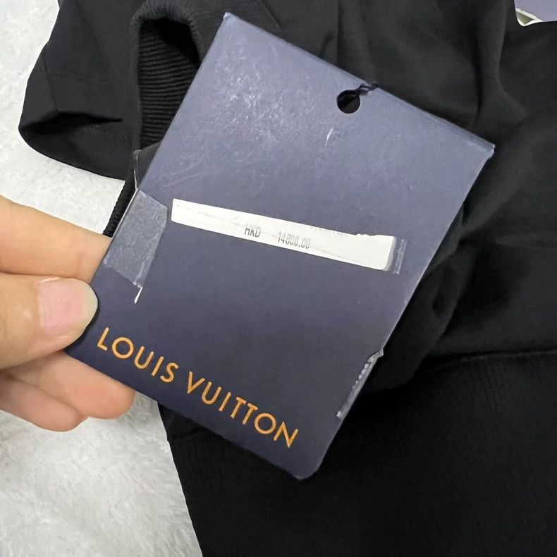 Louis Vuitton Louis Vuitton Black flocked logo vest Size US M / EU 48-50 / 2 - 7 Thumbnail