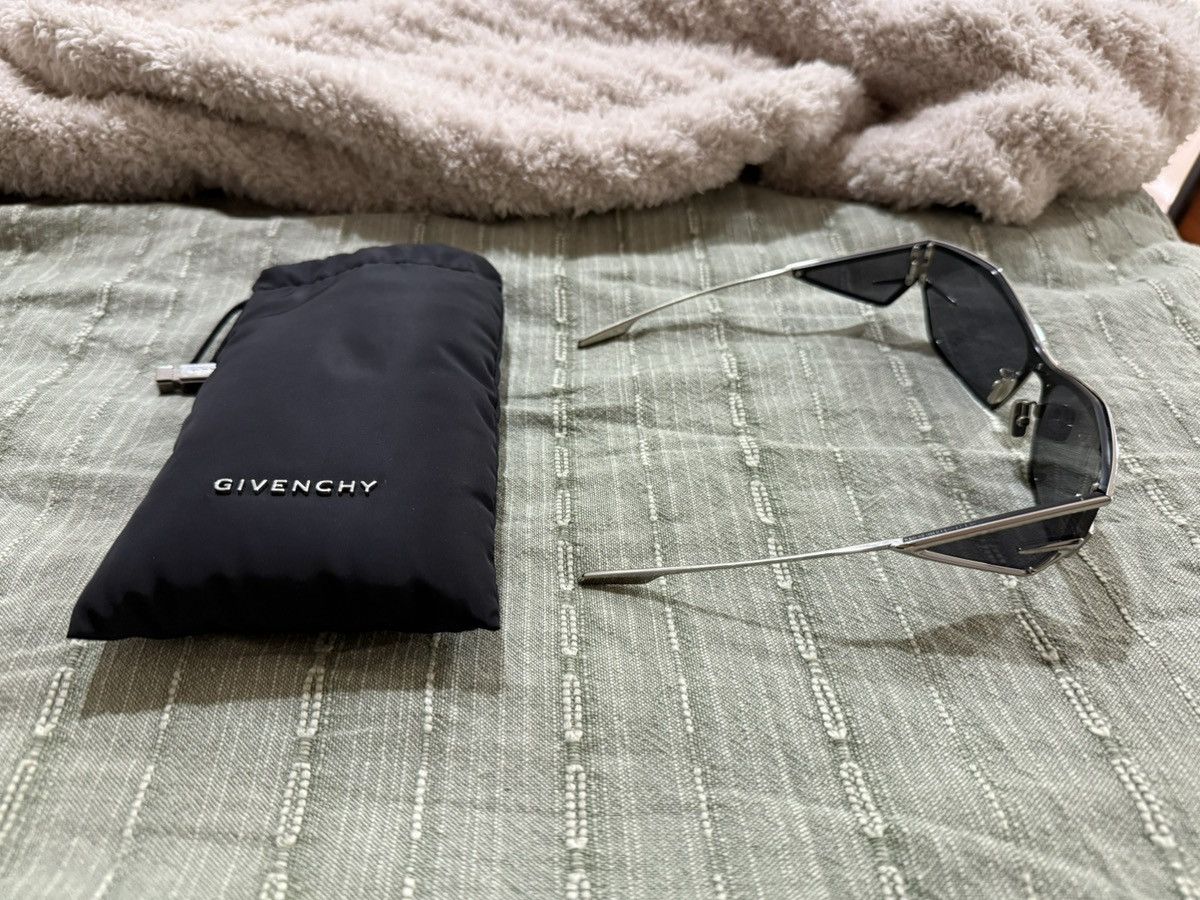 Givenchy GIVENCHY Silver Giv Cut Sunglasses Size ONE SIZE - 3 Thumbnail