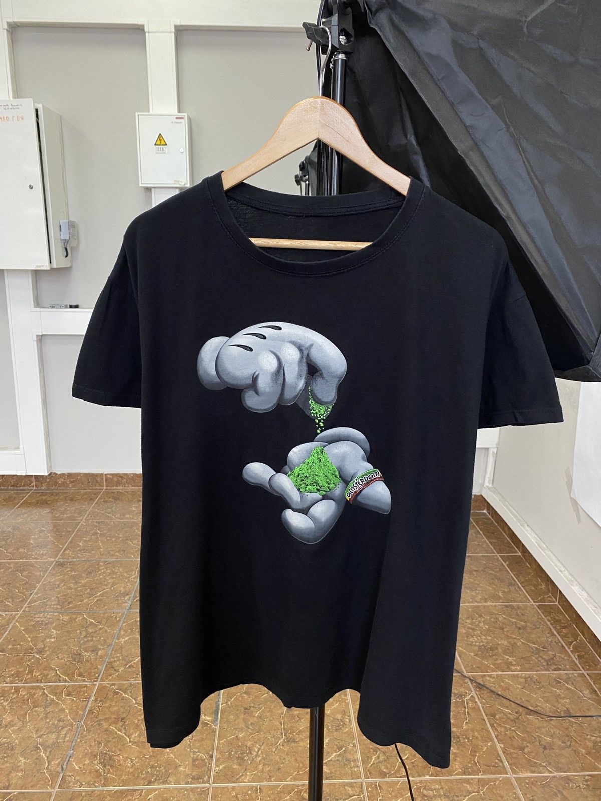Vintage Y2K Amsterdam Marijuana Cannabis T-Shirt Rare Retro Hype Size US XL / EU 56 / 4 - 1 Thumbnail