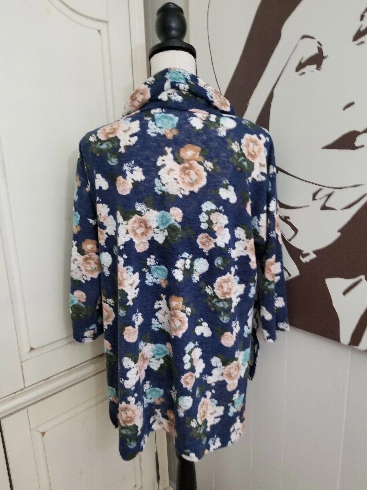 Designer Hip Top Medium Cowl Neck Blue Floral 3/4 Sleeve Side Slits Size M / US 6-8 / IT 42-44 - 2 Thumbnail