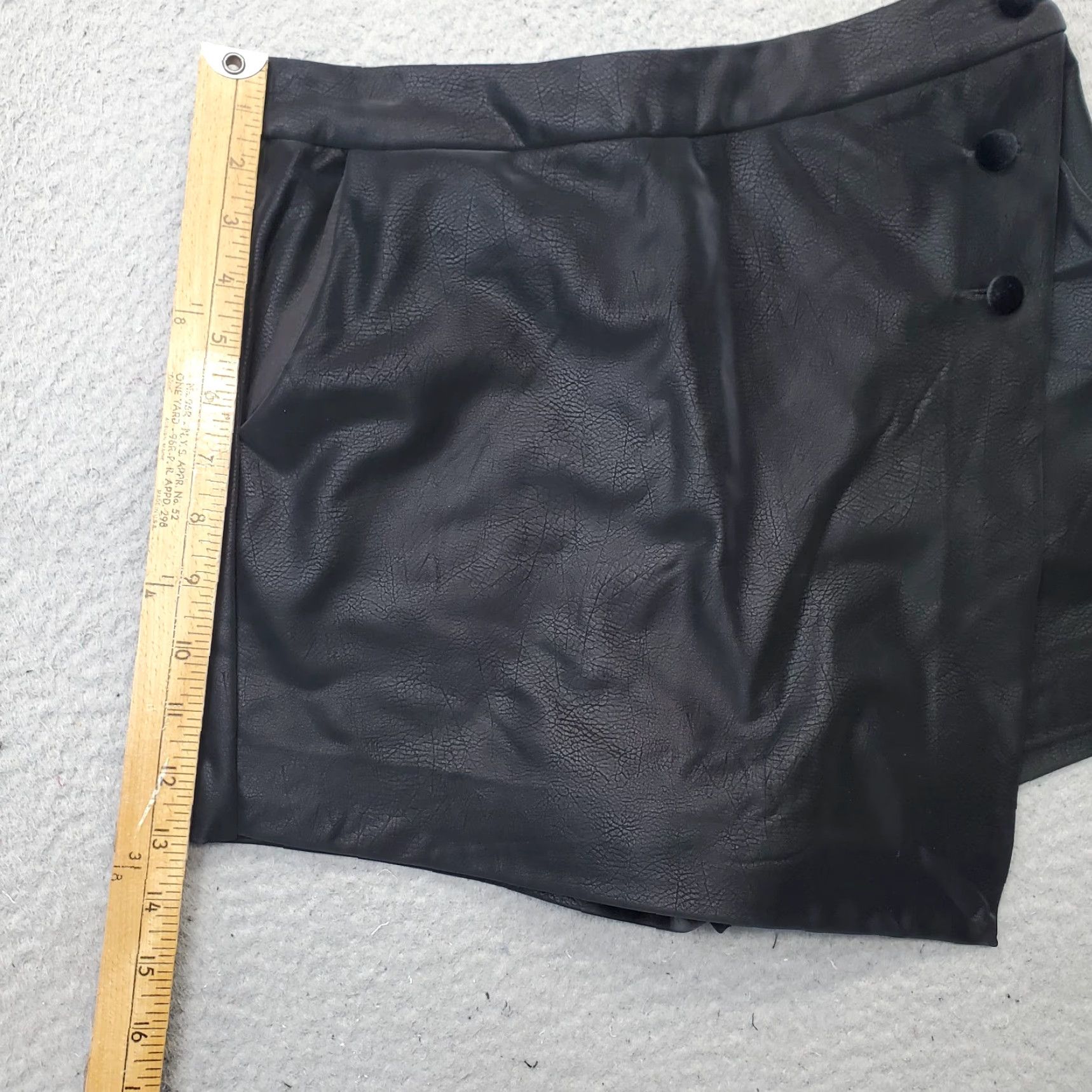 Guess GUESS Womens Skirt S Black Asymmetrical Faux Leather Lined Back Zip Mini Size S Size 28" / US 6 / IT 42 - 3 Thumbnail