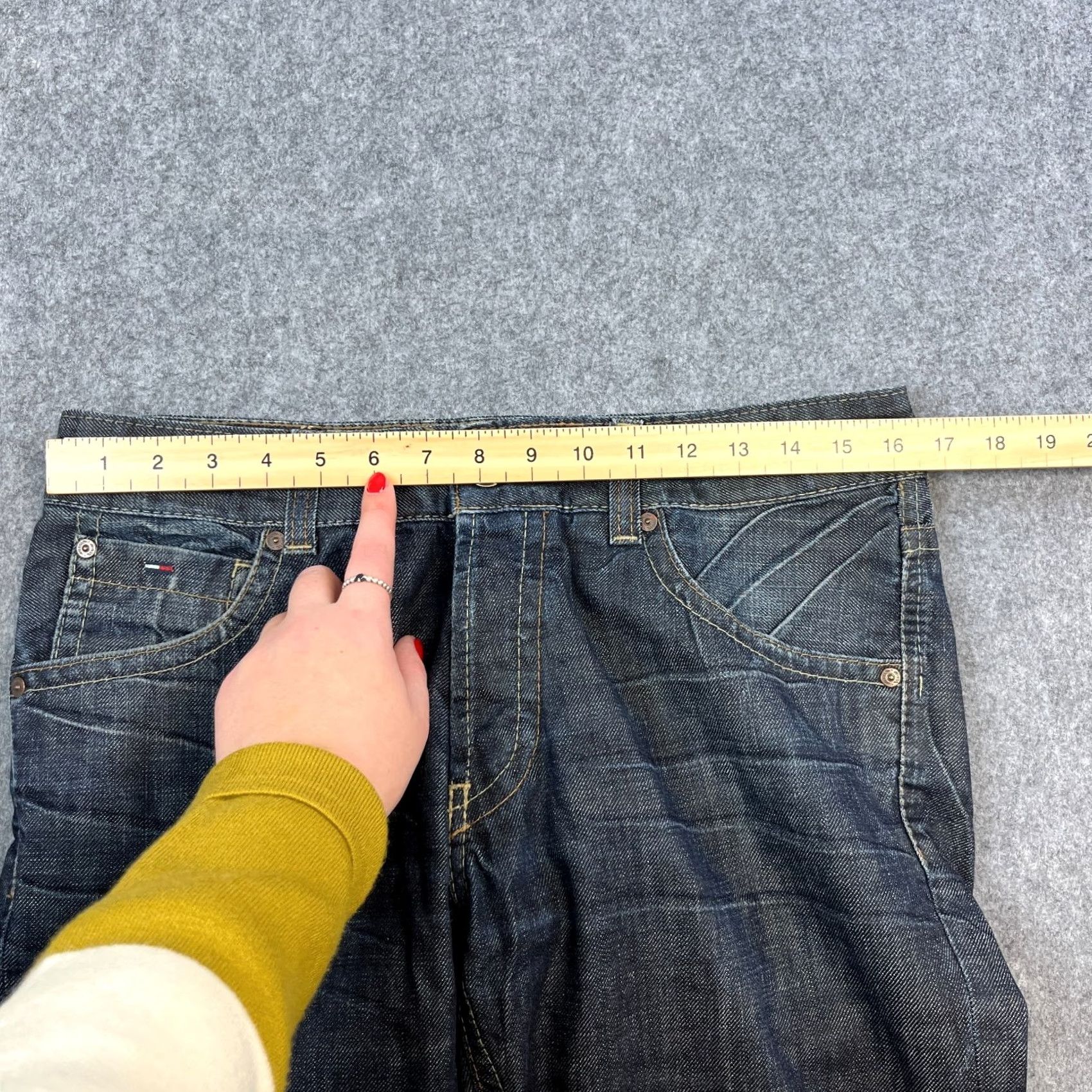 Tommy Hilfiger Tommy Hilfiger Jeans Regular Straight 33 32 Dark Wash Blue Denim Vintage Men’s Jeans Size US 33 - 6 Thumbnail