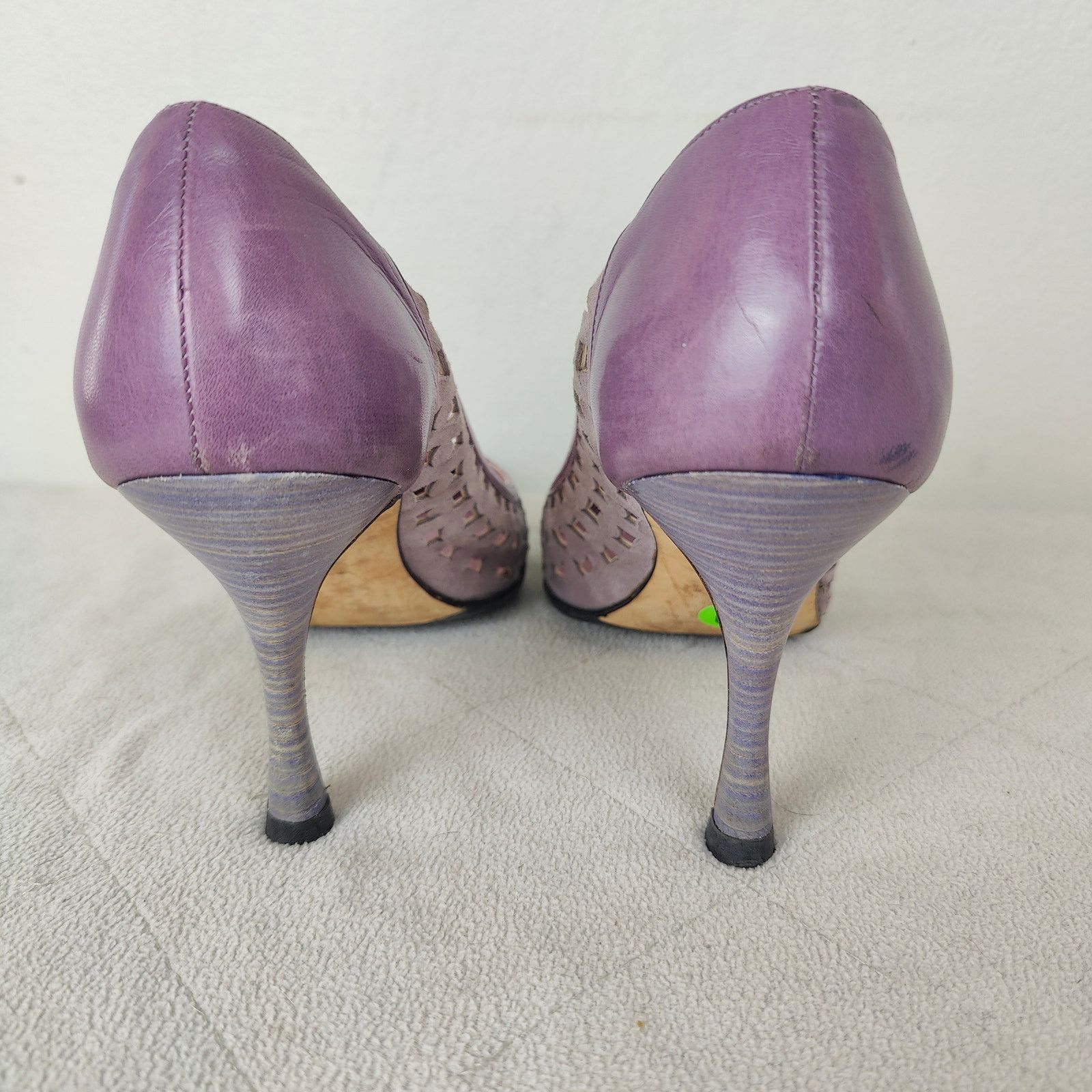 Other Manolo Blahnik Laser Cut Pumps Womens 37.5 7.5 Purple Size US 7.5 / IT 37.5 - 6 Thumbnail