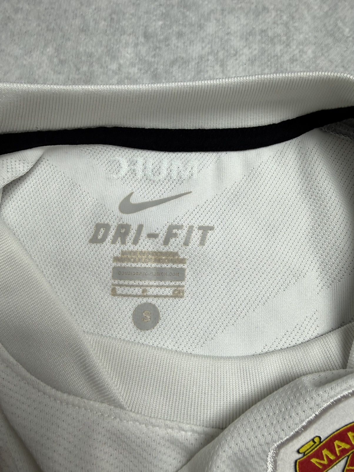 Nike 2010-11 Manchester United Nike Aon Football Shirt white S Size US S / EU 44-46 / 1 - 9 Thumbnail