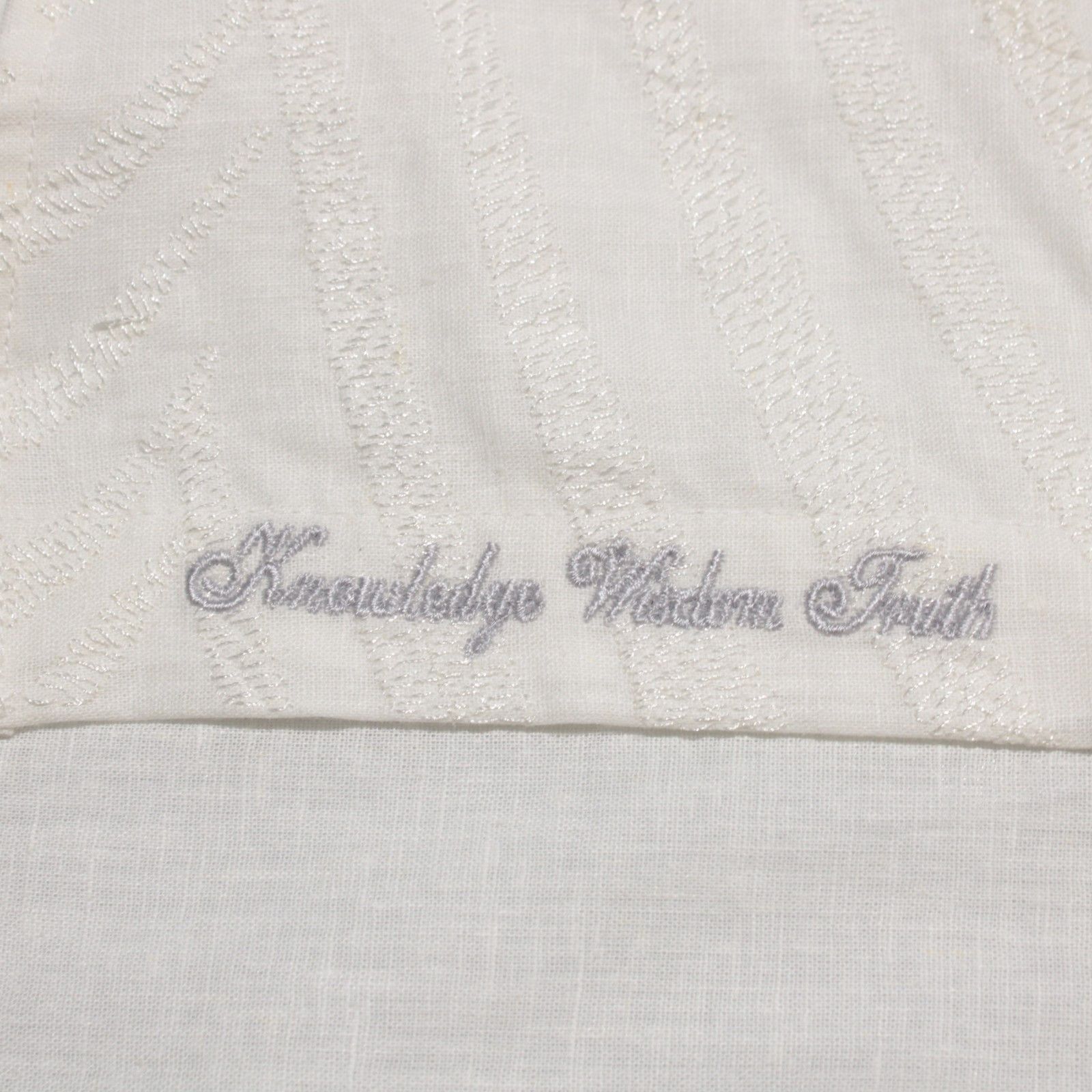 Robert Graham Robert Graham New with tags Shirt Size M US In White Size US M / EU 48-50 / 2 - 6 Thumbnail