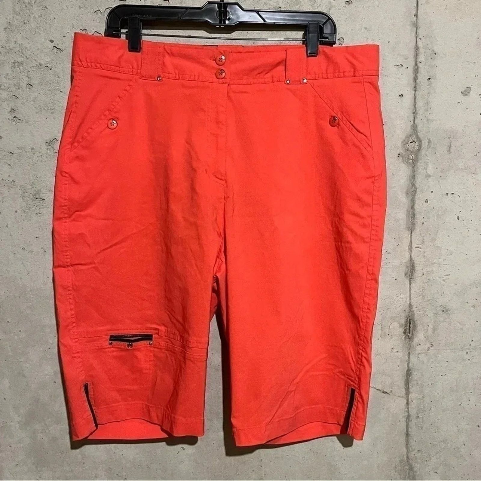 Other NWT Jamie Sadock Golf Knee Capri Shorts Size 18 Size 40" / US 18 - 1 Thumbnail