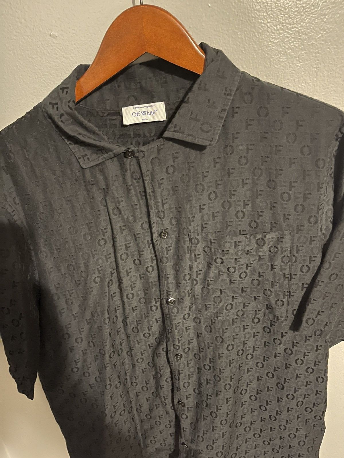 Off-White × Virgil Abloh OFF-WHITE LOGO JACQUARD CAMP COLLAR TEXTURED SHIRT SIZE L Size US L / EU 52-54 / 3 - 3 Thumbnail