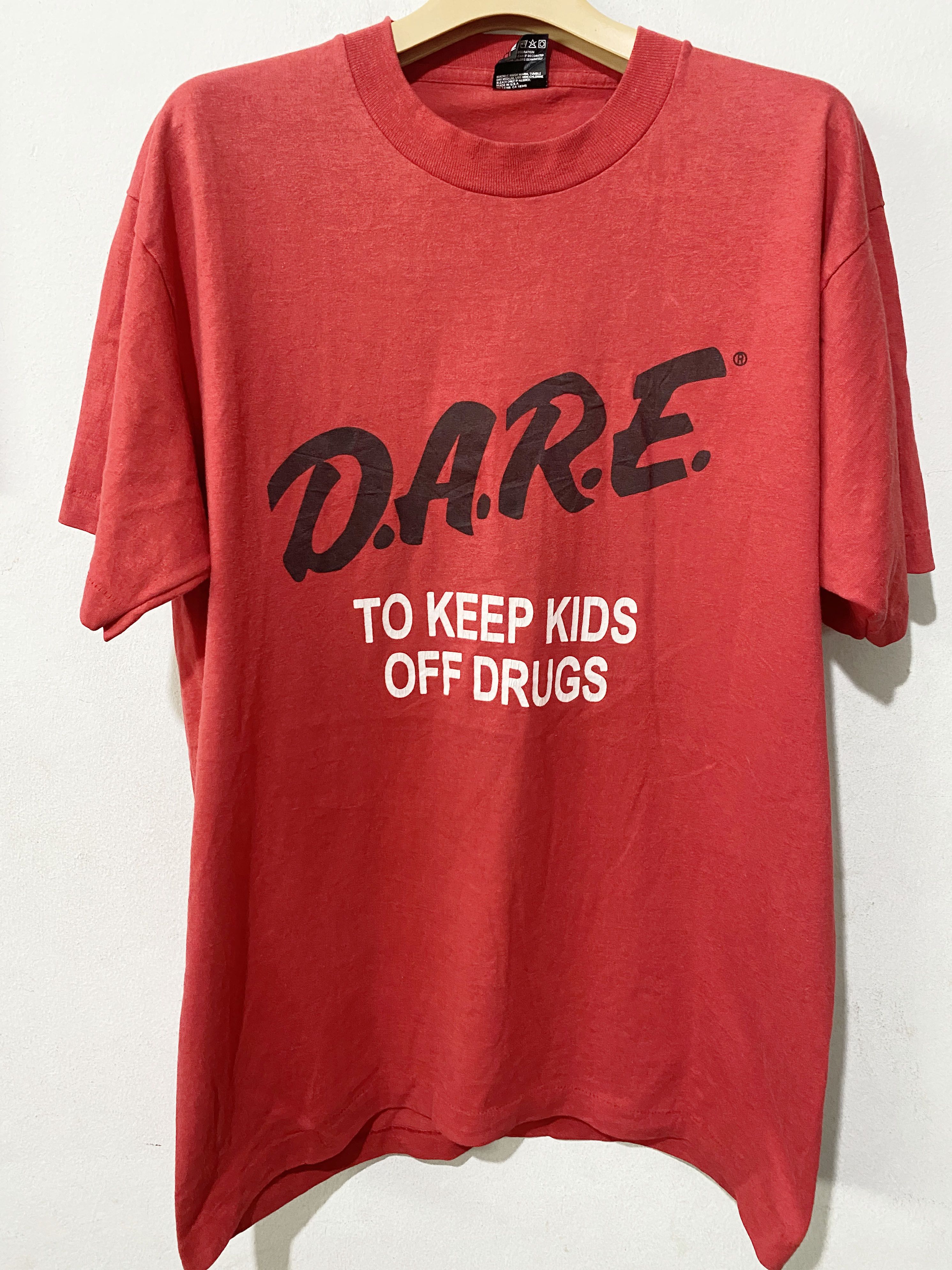 D.A.R.E × Vintage Vintage 80s DARE To Keep Kids Off Drugs Red Tee Size US L / EU 52-54 / 3 - 1 Thumbnail
