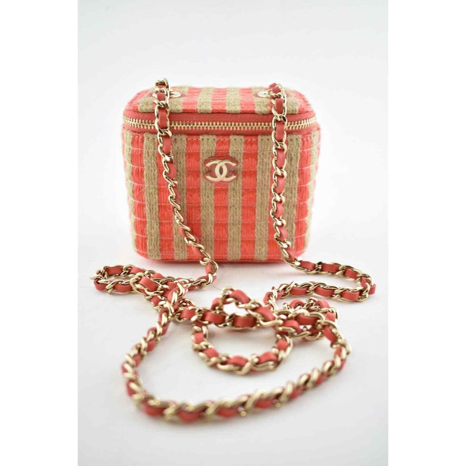 Chanel Chanel CC Mini Vanity With Chain Shoulder Crossbody Bag Size ONE SIZE - 2 Thumbnail