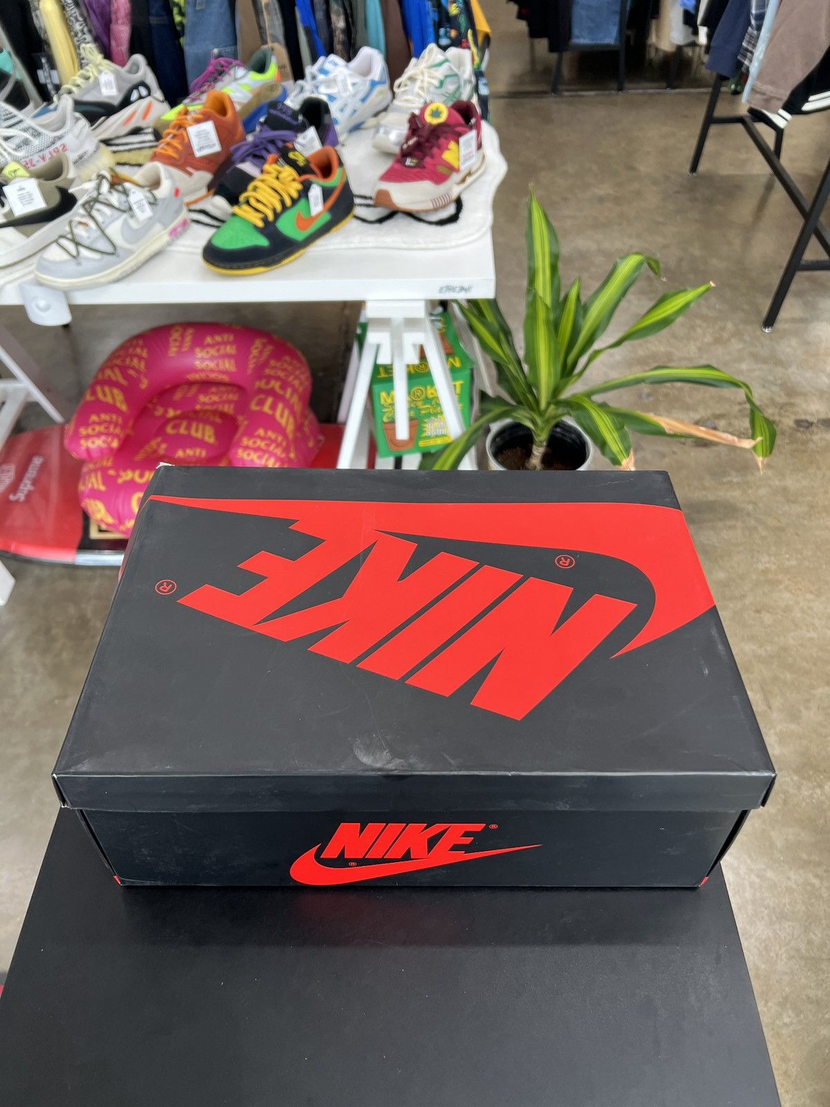 Jordan Brand Air Jordan 1 Mocha Sz. 11.5 (2020) Size US 11.5 / EU 44-45 - 15 Thumbnail