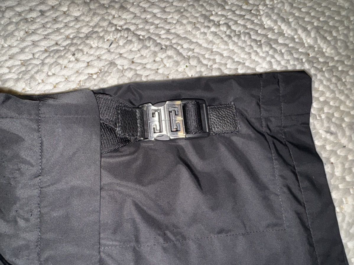 Givenchy Givenchy hardware clasp shorts Size US 44 / EU 60 - 3 Thumbnail