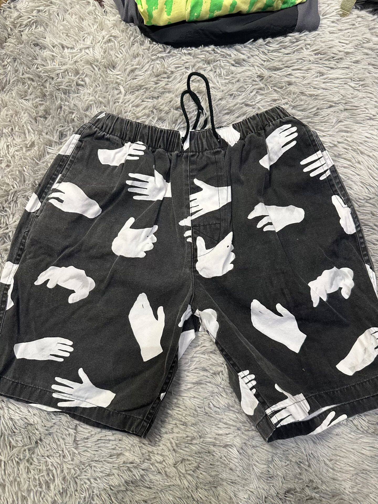 Cav Empt C.E/CAVEMPT Gesture Print Shorts Size US 30 / EU 46 - 1 Thumbnail