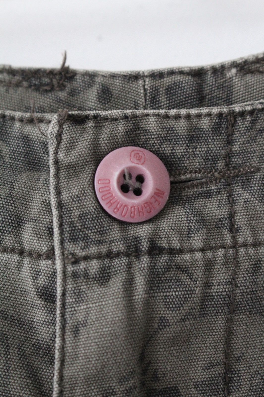 Neighborhood SS2006 NEIGHBORHOOD SKULL 6 POCKET CARGO SHORTS Size US 30 / EU 46 - 8 Thumbnail