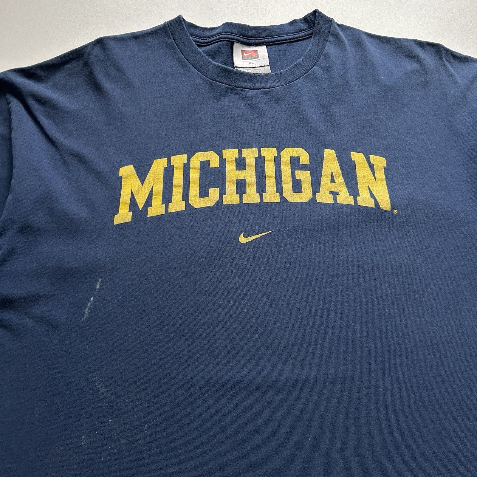 NCAA Vintage Nike Team Michigan T Shirt XL 90s NCAA Center Swoosh Size US XL / EU 56 / 4 - 2 Thumbnail