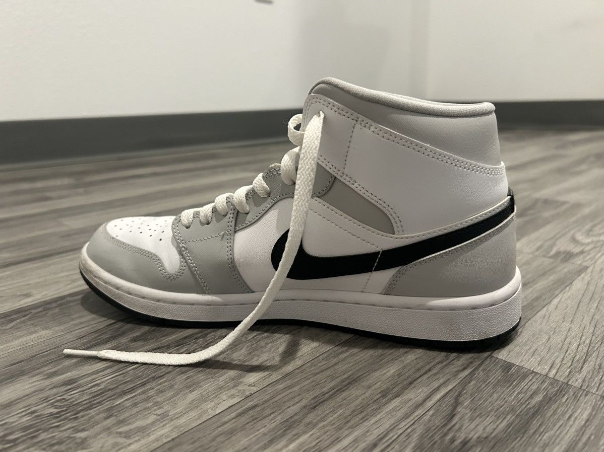 Nike Jordan 1 mid - Light Smoke Grey Size US 10.5 / EU 43-44 - 5 Thumbnail