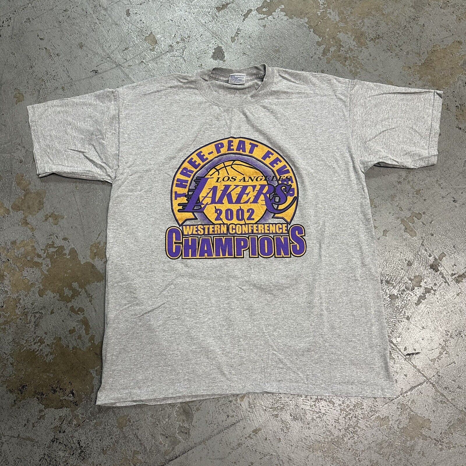 NBA Vintage 2002 Lakers 3 Peat Fever Shaquille O Neal T-Shirt Size US XL / EU 56 / 4 - 4 Thumbnail