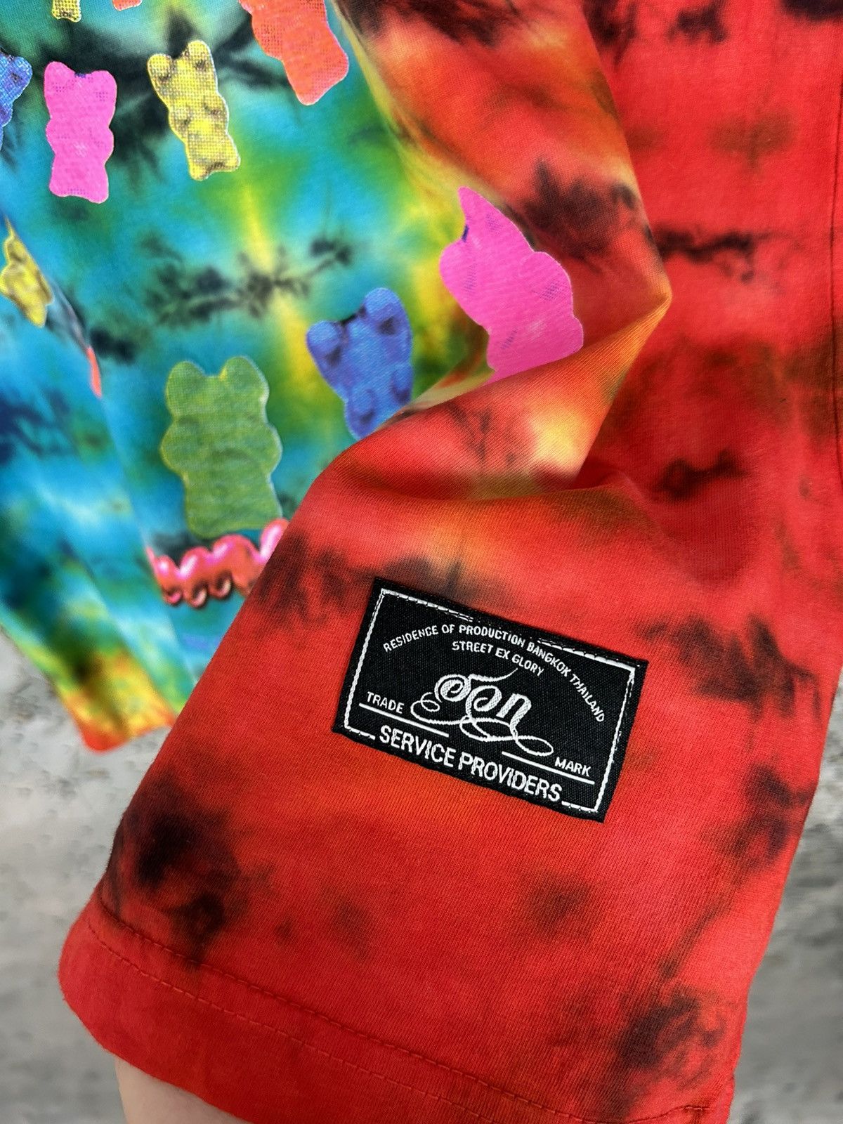 Vintage Vintage Gummies Bears Tie Dye Graphic Tee Alternative 90s Size US L / EU 52-54 / 3 - 6 Thumbnail
