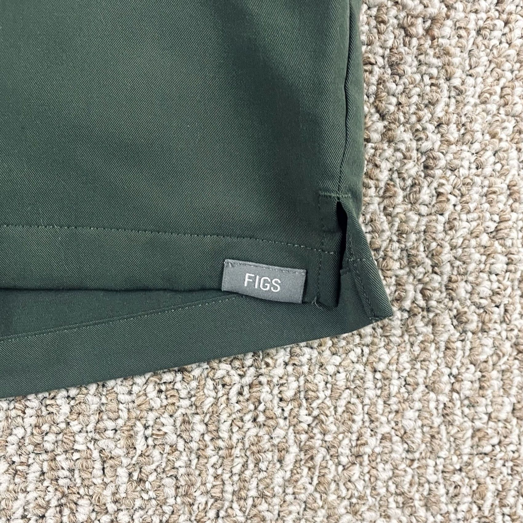 KangaROOS FIGS Womens Large Kangaroo Pocket Scrub Top - Green Size US L / EU 52-54 / 3 - 5 Thumbnail