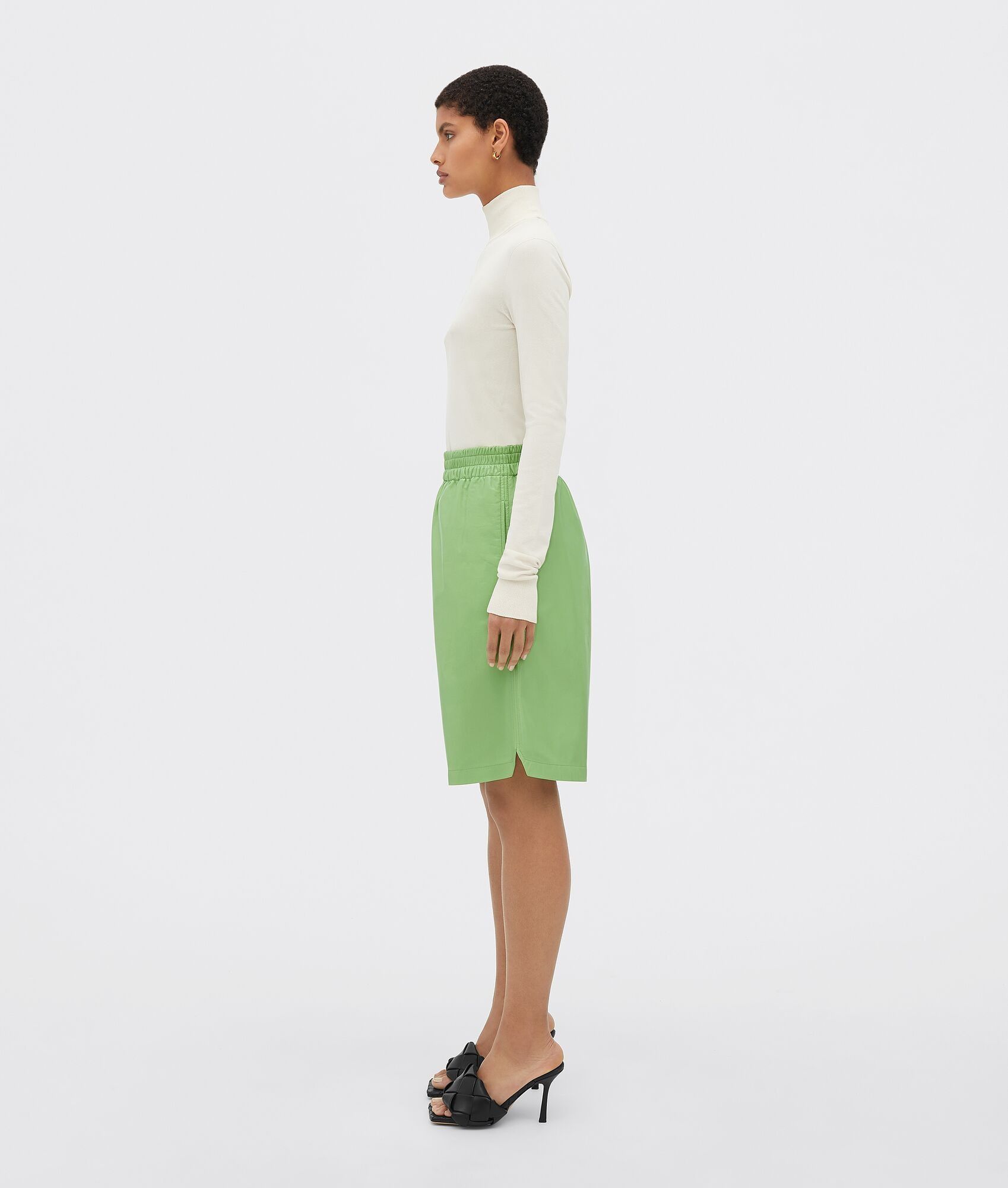 Bottega Veneta o1loc1c0824 633445 Shorts in Green Size 30" / US 8 / IT 44 - 2 Thumbnail