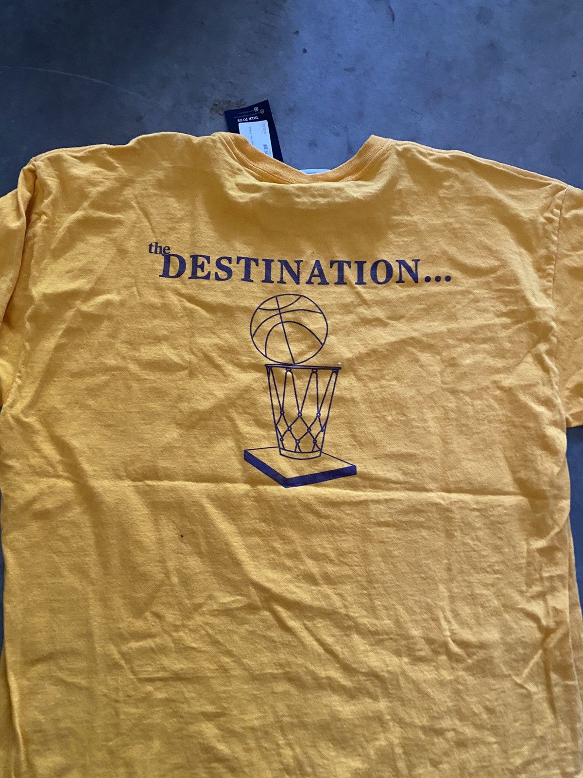 Vintage Vintage Los Angeles Lakers Gold Tee Size US XL / EU 56 / 4 - 6 Thumbnail