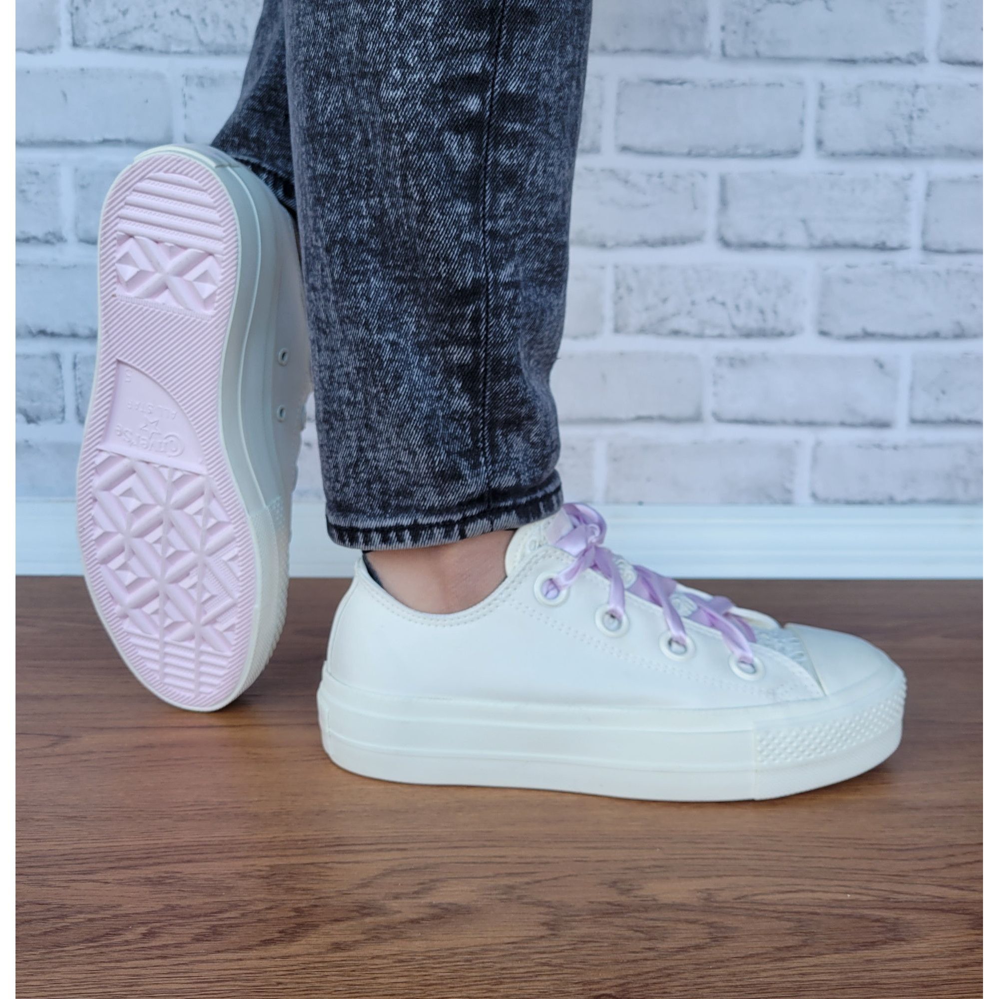 Converse ⭐Converse Ctas Lift OX Low 7 Womens Shoes Satin Embroidered Size US 7 / IT 37 - 10 Thumbnail