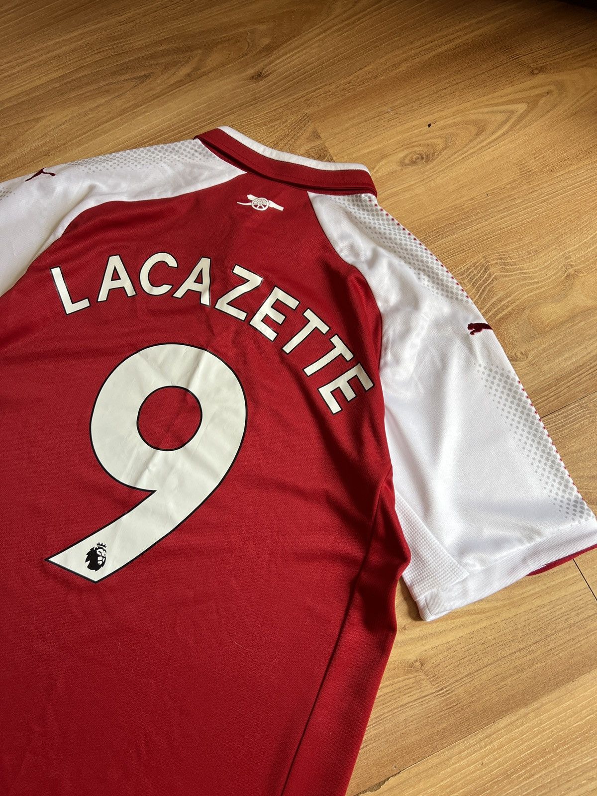 Puma × Vintage Arsenal 17/18 Home Jersey Lacazette #9 Size US M / EU 48-50 / 2 - 15 Thumbnail