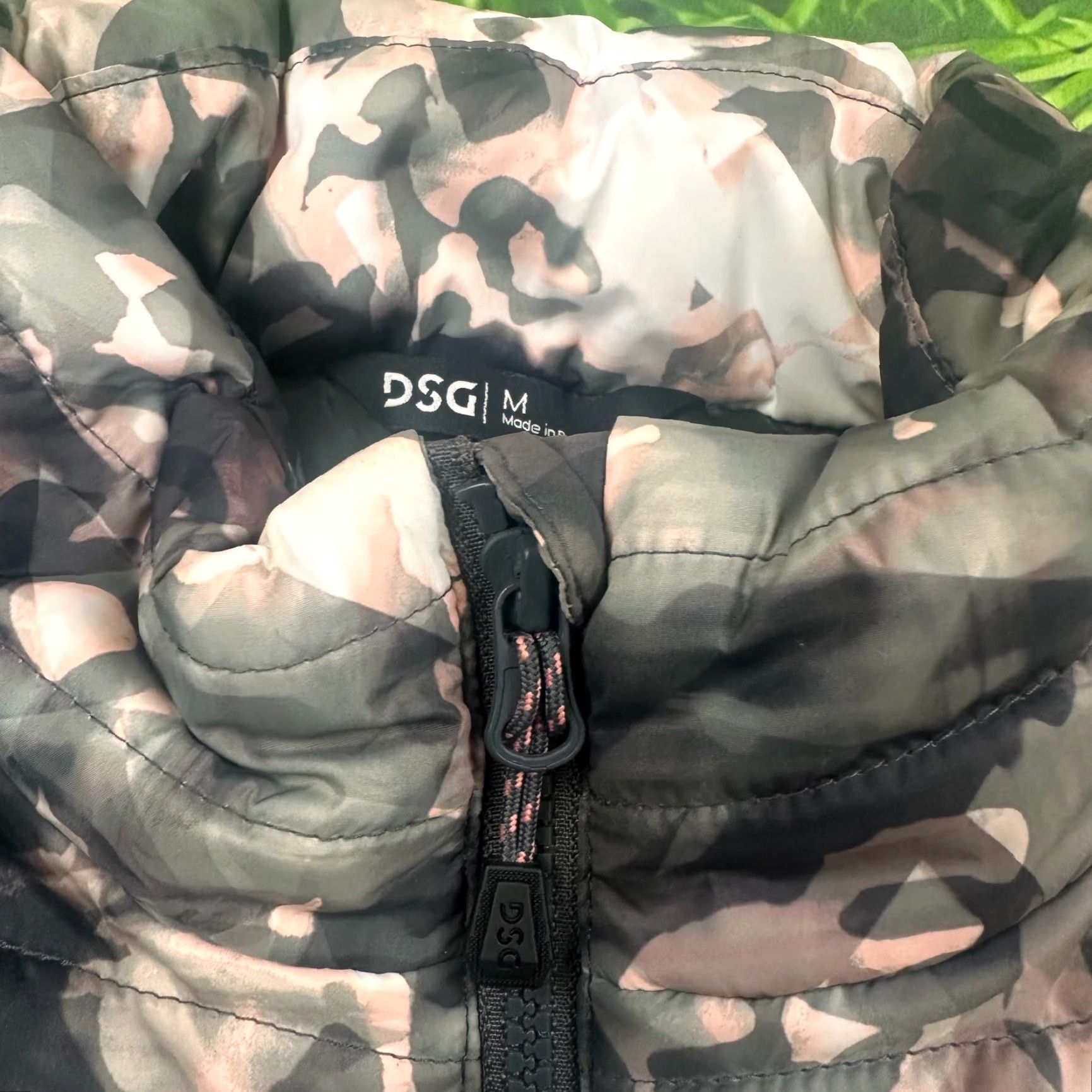 Vintage DSG Women's Outerwear Puffer Vest Floral Camo Full Zip Medium Size M / US 6-8 / IT 42-44 - 3 Thumbnail