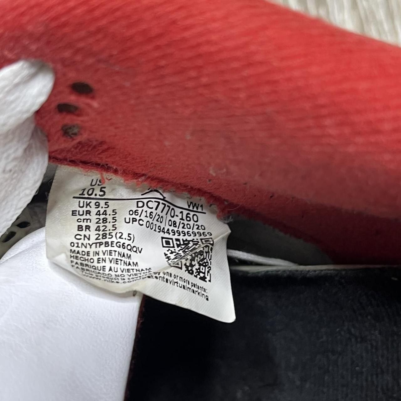 Jordan Brand 2020 fire red 4s Size US 10.5 / EU 43-44 - 8 Thumbnail