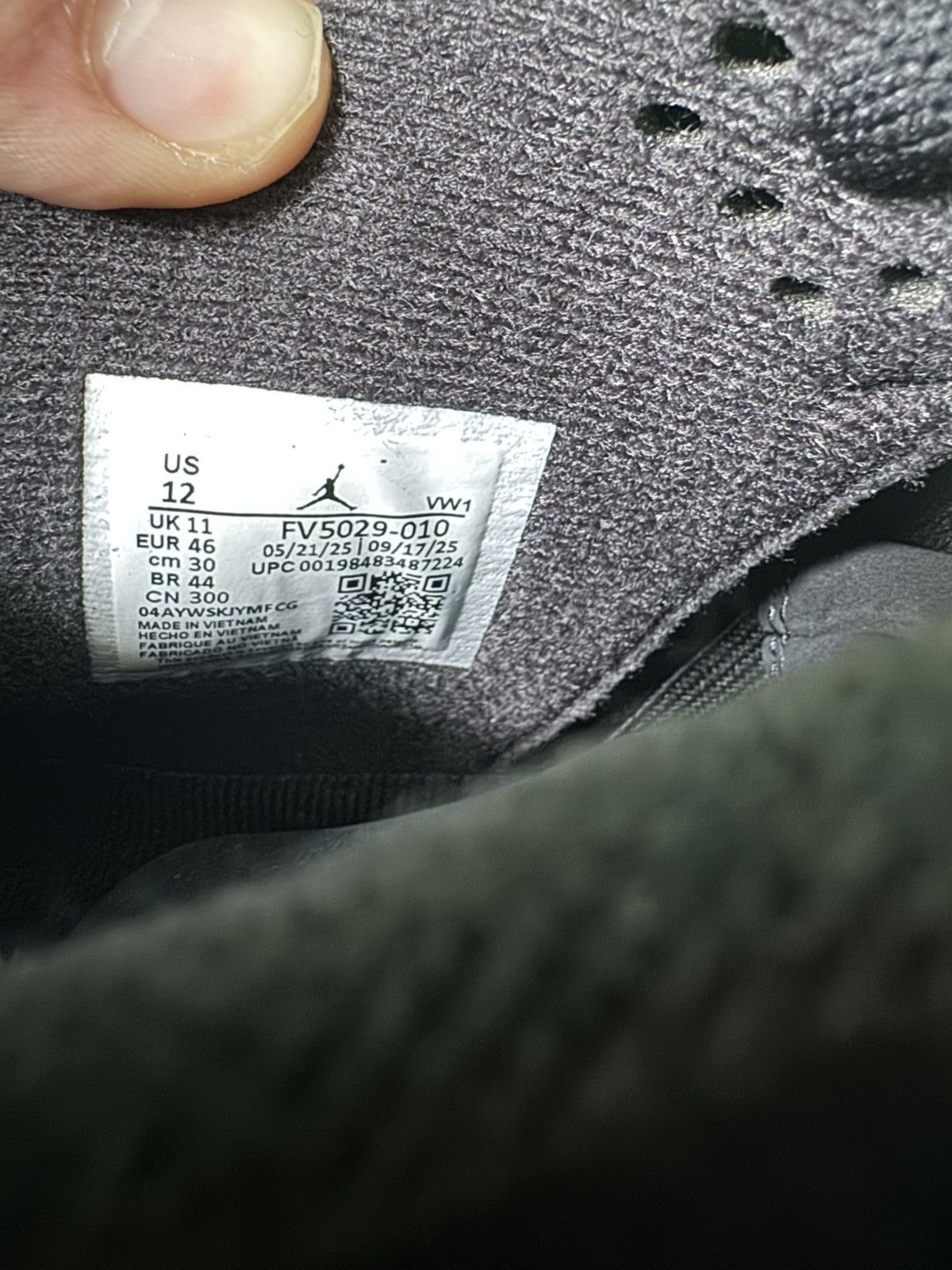 Jordan Brand Jordan 4 black cat 2025 Size US 12 / EU 45 - 8 Thumbnail