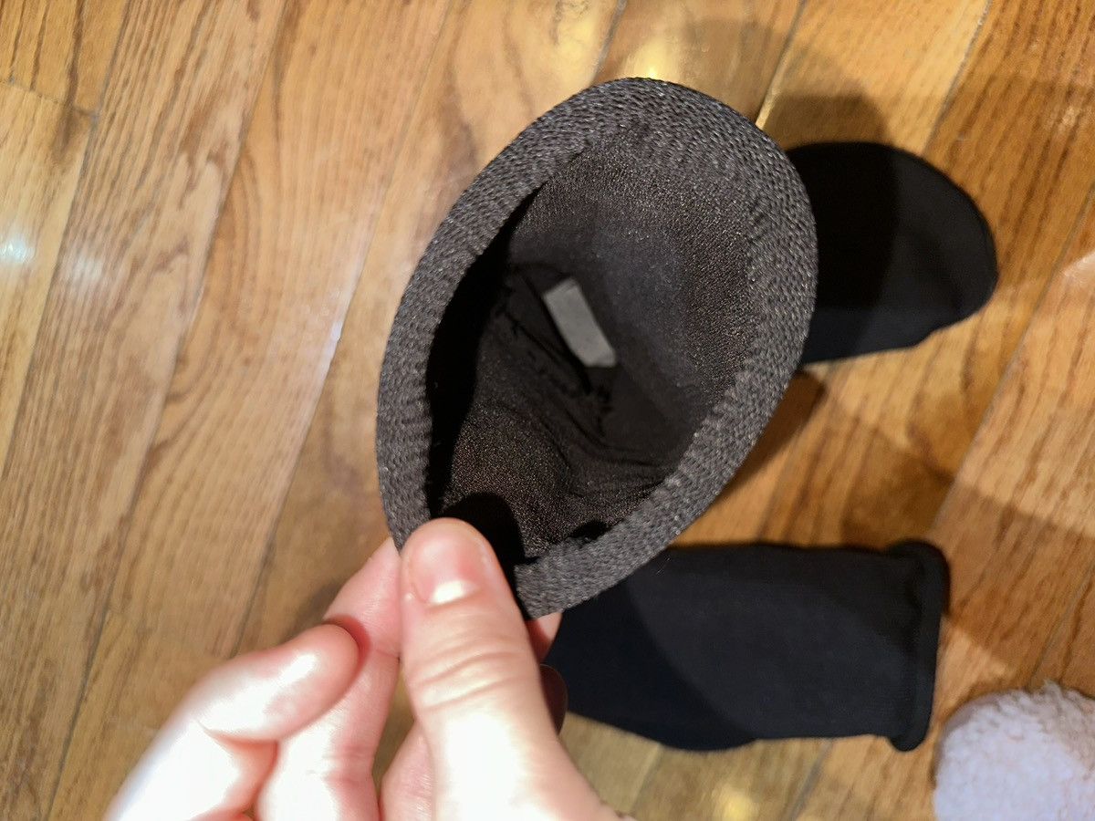 Yeezy Yeezy Pods Size US 7 / EU 40 - 3 Thumbnail