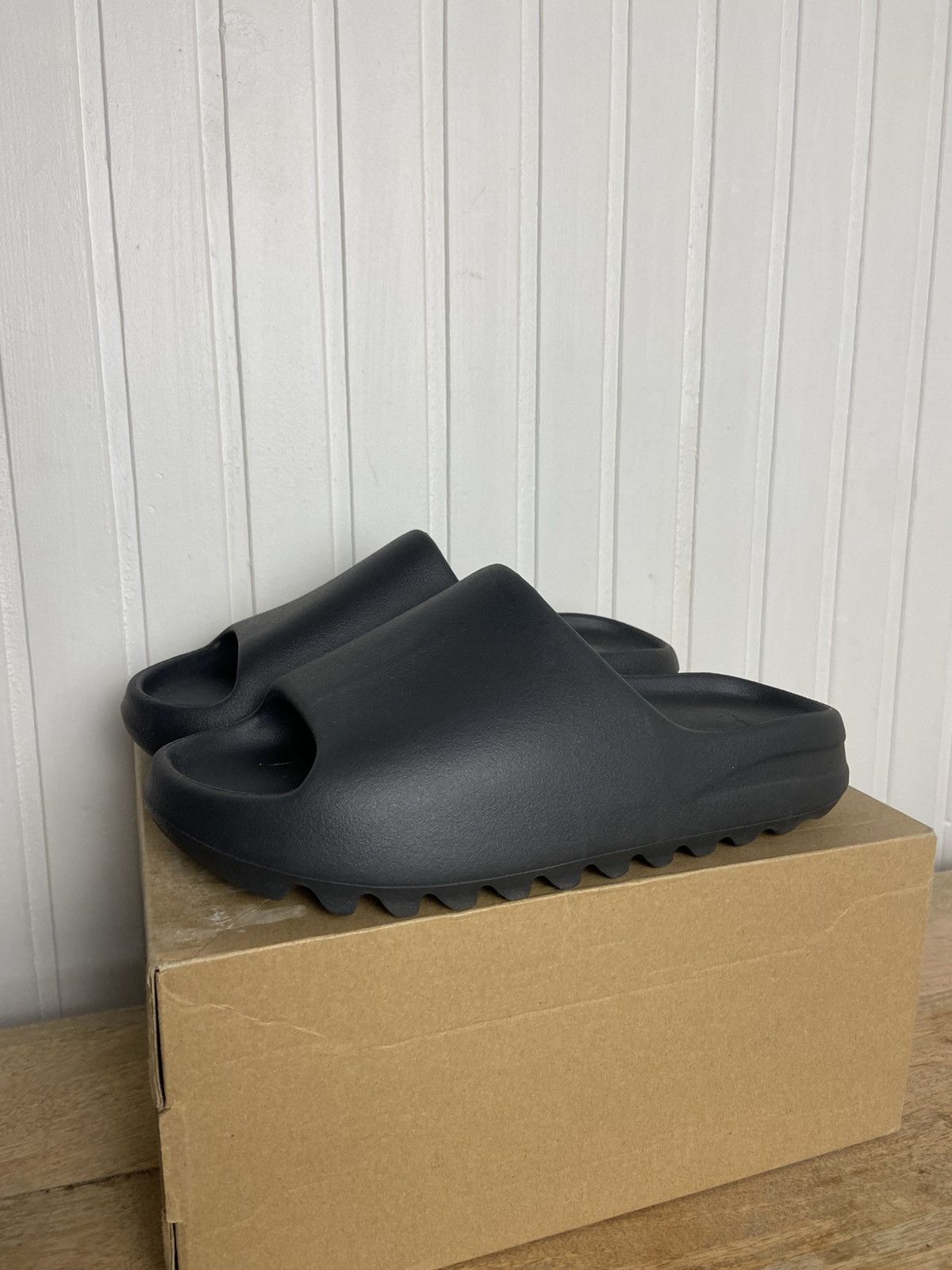Adidas New adidas Yezzy Slide "Onyx" size us10 Size US 10 / EU 43 - 1 Thumbnail