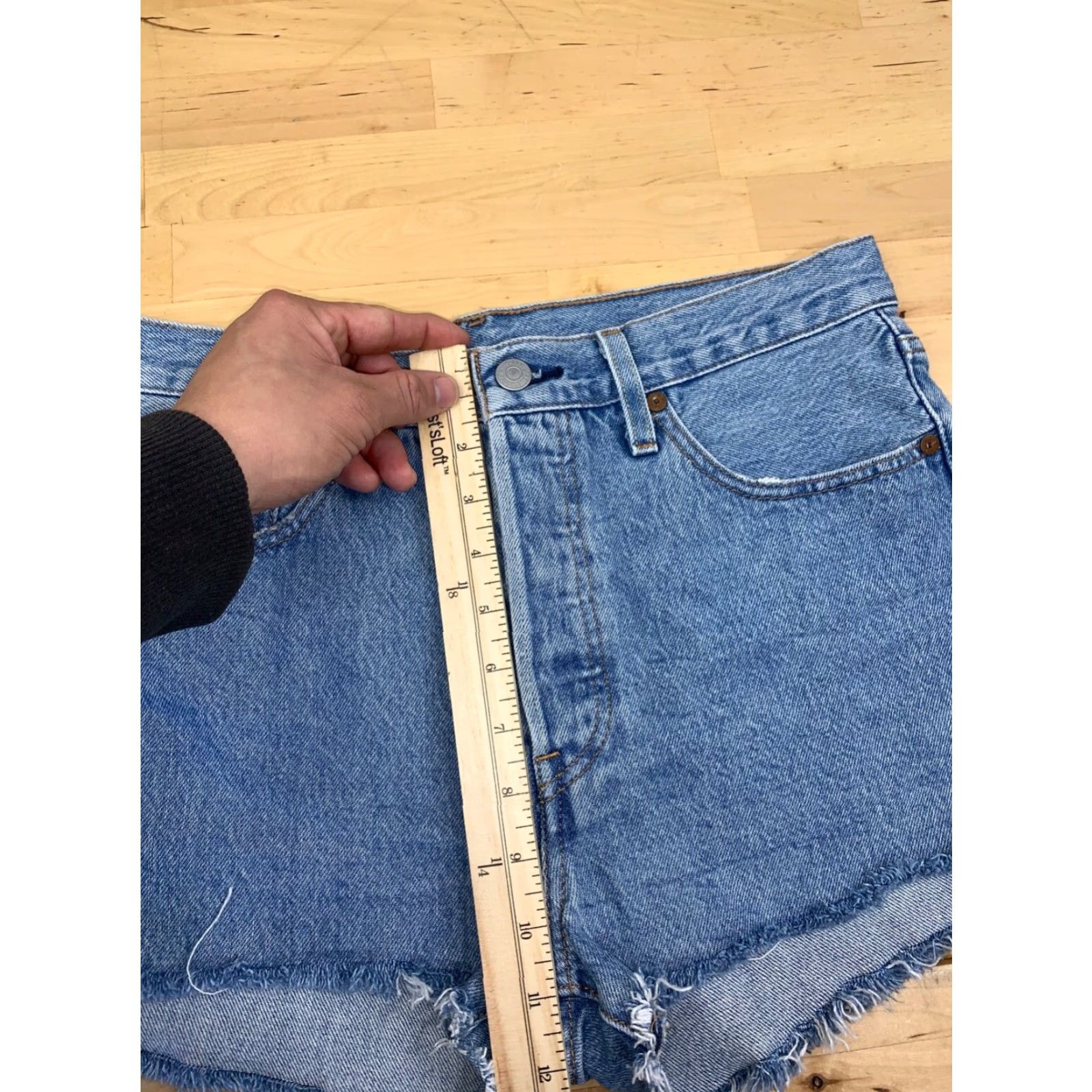 Levi's VINTAGE Levi's Denim Shorts Womens 27 Blue Straight Cut-Off Casual Button Fly 90s American Classic Mens? Girls? Wait. Size 27" / US 4 / IT 40 - 7 Thumbnail