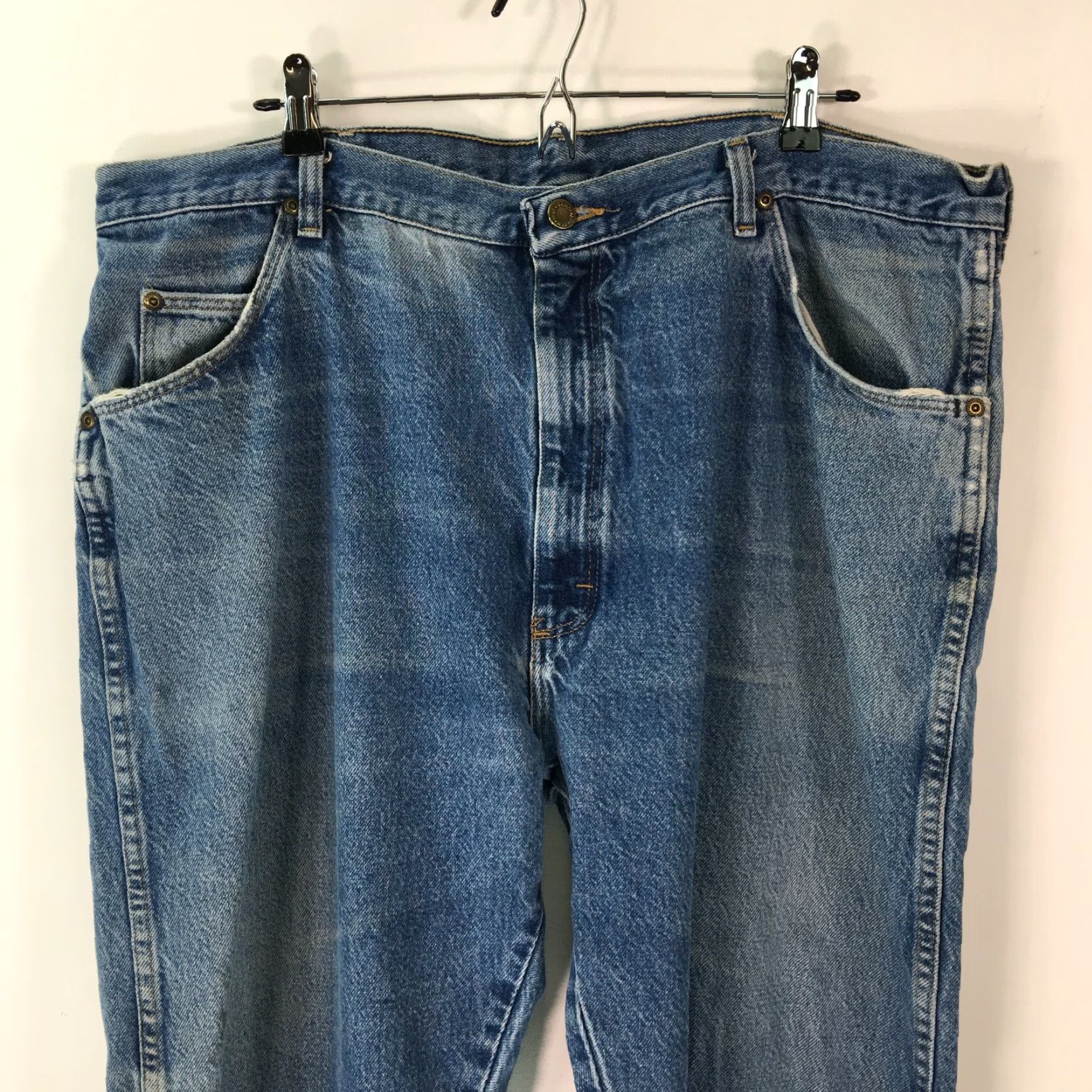 Wrangler Wrangler Jeans Mens Straight Denim 42 x 30 Regular Blue 5-Pocket Belt Loops Medium Wash 30 Inseam Men’s Regular Fit Jeans Size US 42 / EU 58 - 2 Thumbnail