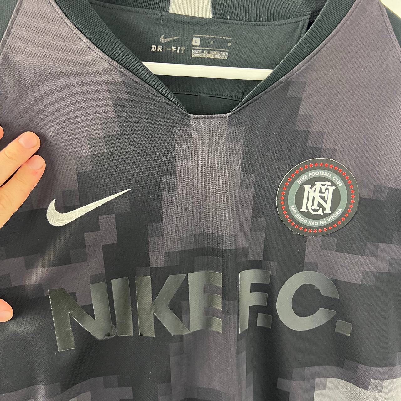 Nike Blokecore Nike FC Football T-shirt Big Logo Y2K Style Size US L / EU 52-54 / 3 - 3 Thumbnail