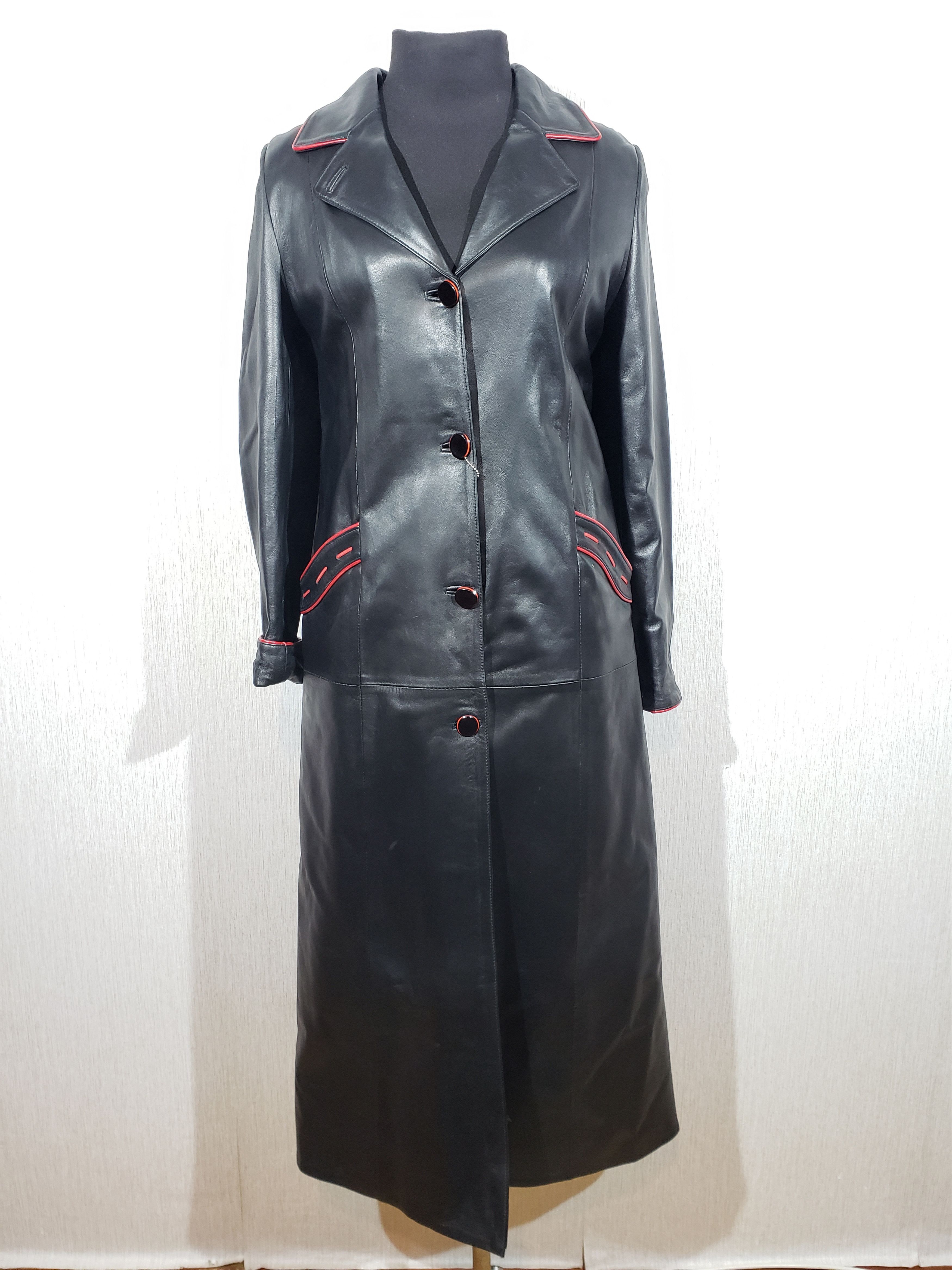 Other Elegant women's raincoat of black color made of leather. Size XL / US 12-14 / IT 48-50 - 1 Thumbnail