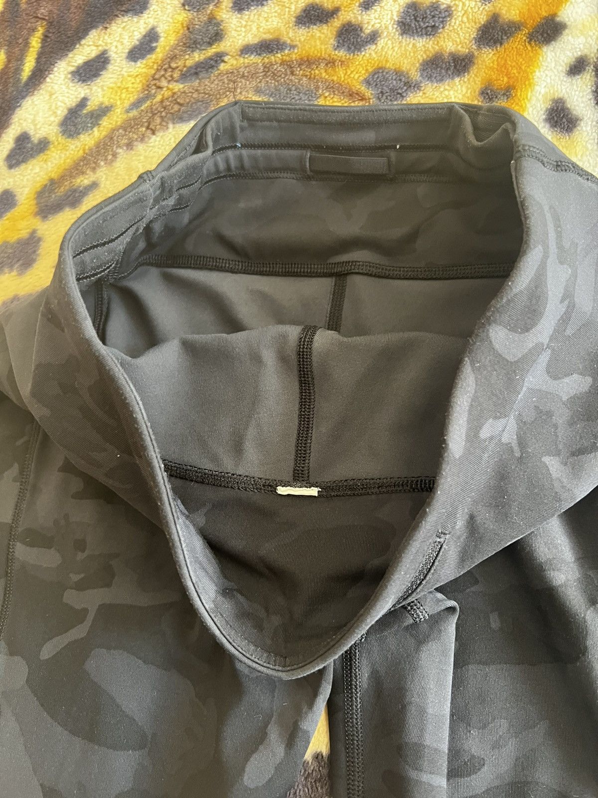 Lululemon Lululemon Black Camo Women’s Leggings Size 27" / US 4 / IT 40 - 6 Thumbnail