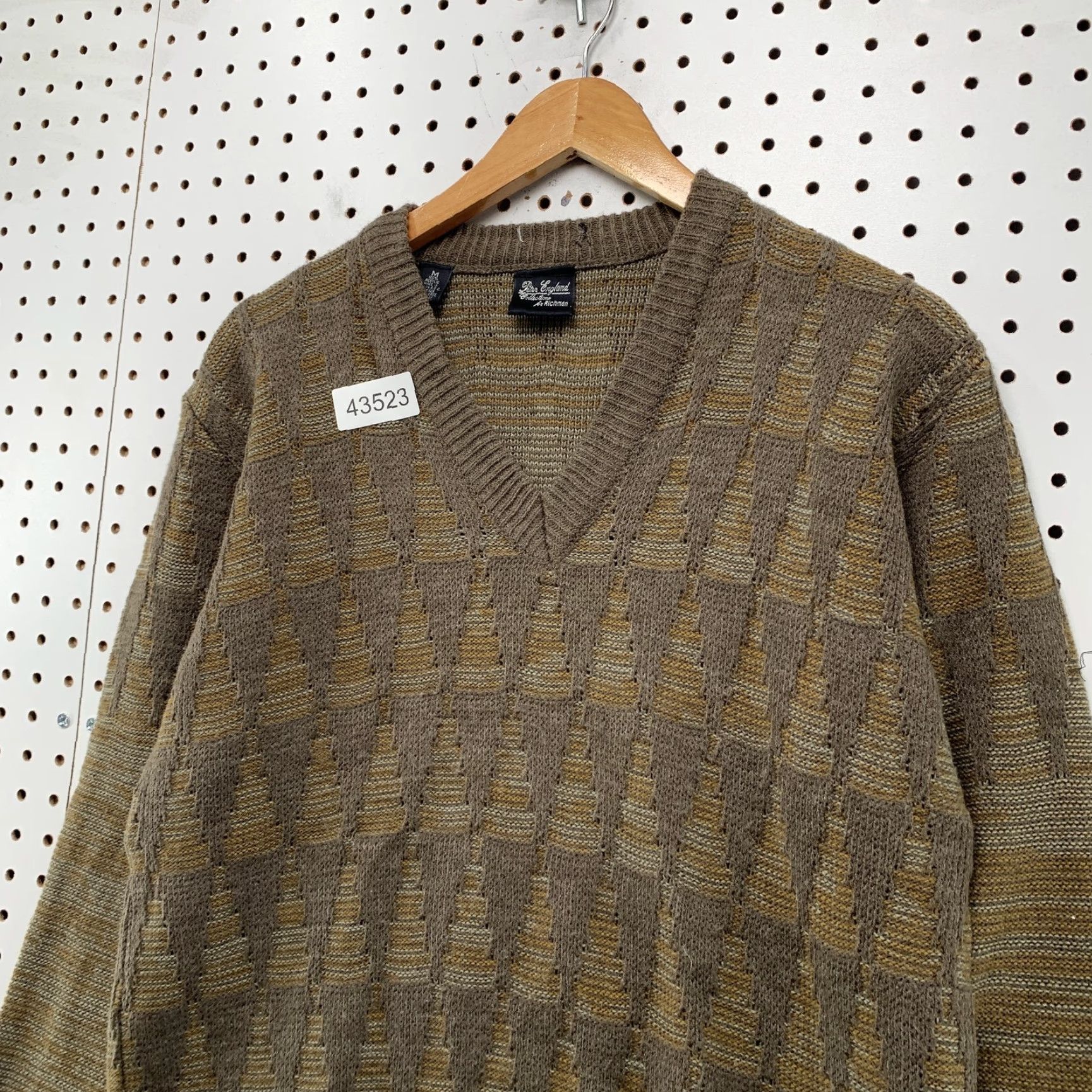 Vintage VINTAGE Peter England Collection Richman 3D Knit Sweater Men Medium Brown V-Neck Shirt Mens M Brown 3D Knit Pullover Decade Vintage Size US M / EU 48-50 / 2 - 4 Thumbnail