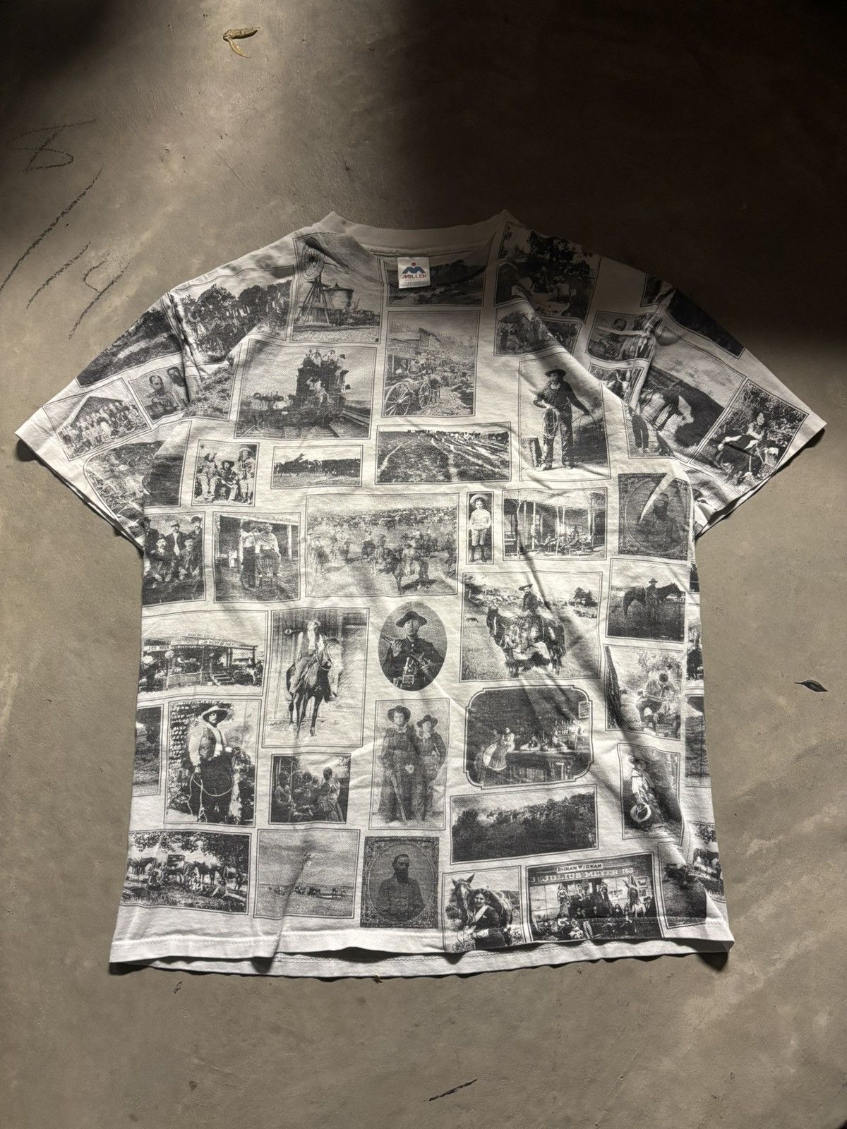 Vintage vintage 1990s wild west cowboy all over print tee Size US XL / EU 56 / 4 - 1 Thumbnail