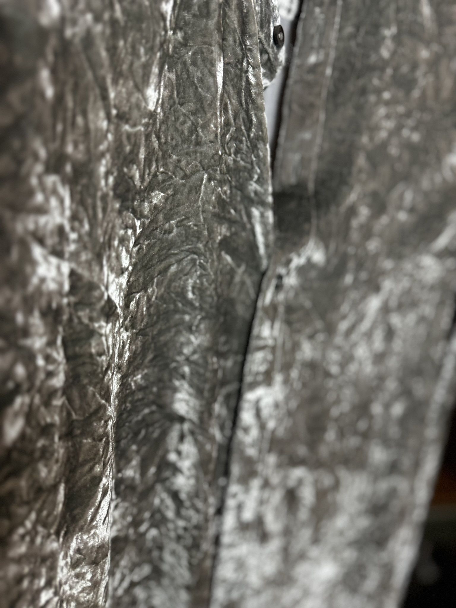 John Varvatos JOHN VARVATOS Crushed Velvet Button Down in Gray sz.M Size US M / EU 48-50 / 2 - 3 Thumbnail