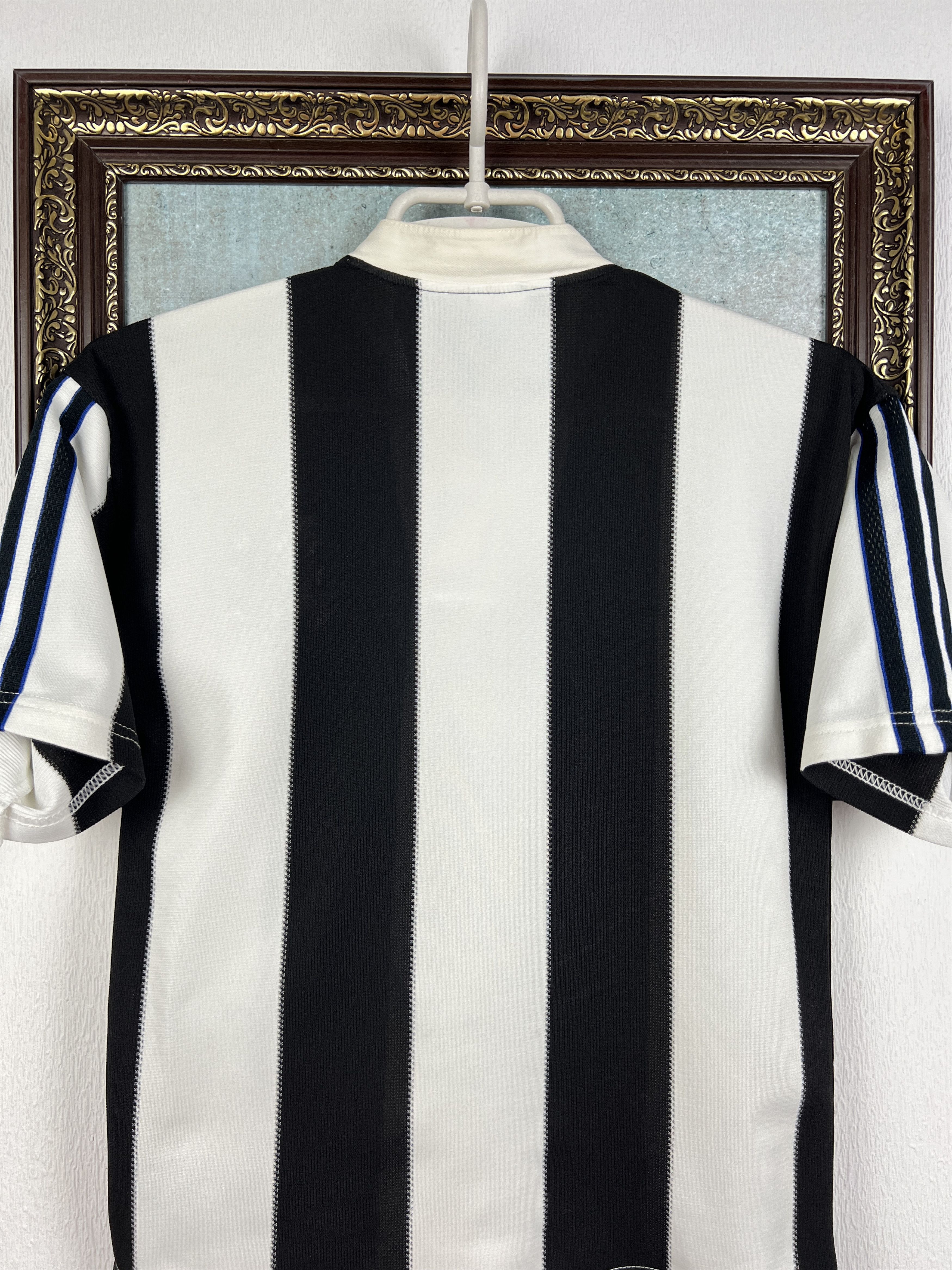 Adidas Newcastle Home football shirt Jersey Trikot Size Boys XS Size US XXS / EU 40 - 10 Thumbnail