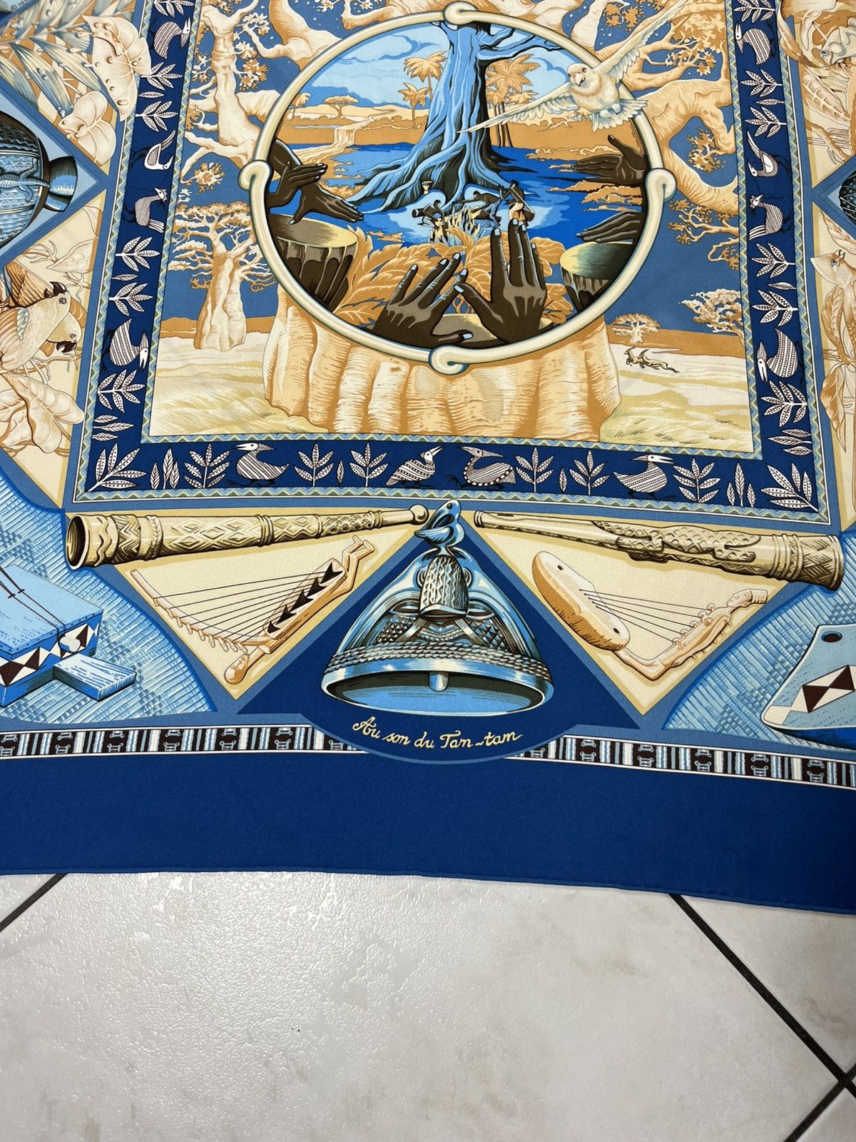 Designer × Hermes × Vintage Hermes Au som du tam-tam silk scarf full print handkerchief Size ONE SIZE - 11 Thumbnail