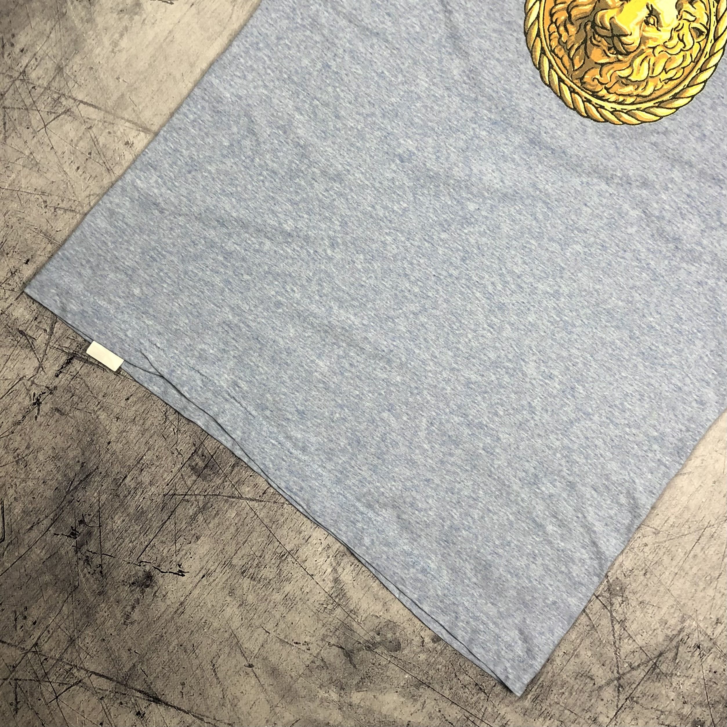 Versace Vintage 90s Gianni Versace Profumi Lion Baroque Rare Tee Size US L / EU 52-54 / 3 - 5 Thumbnail