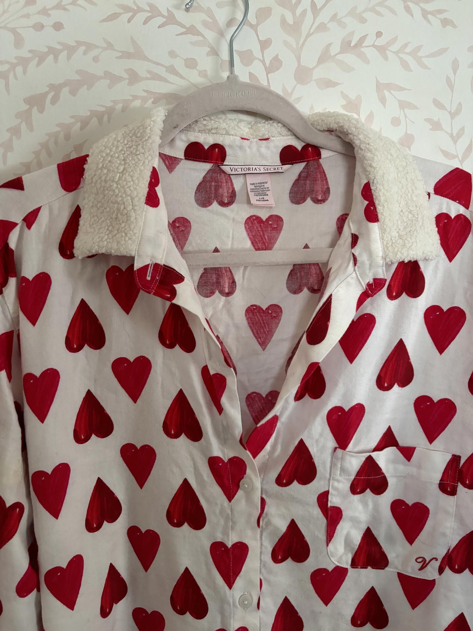 Designer Victoria's Secret Heart Print Button-Up Sherpa Lined PJ Set Size ONE SIZE - 3 Thumbnail