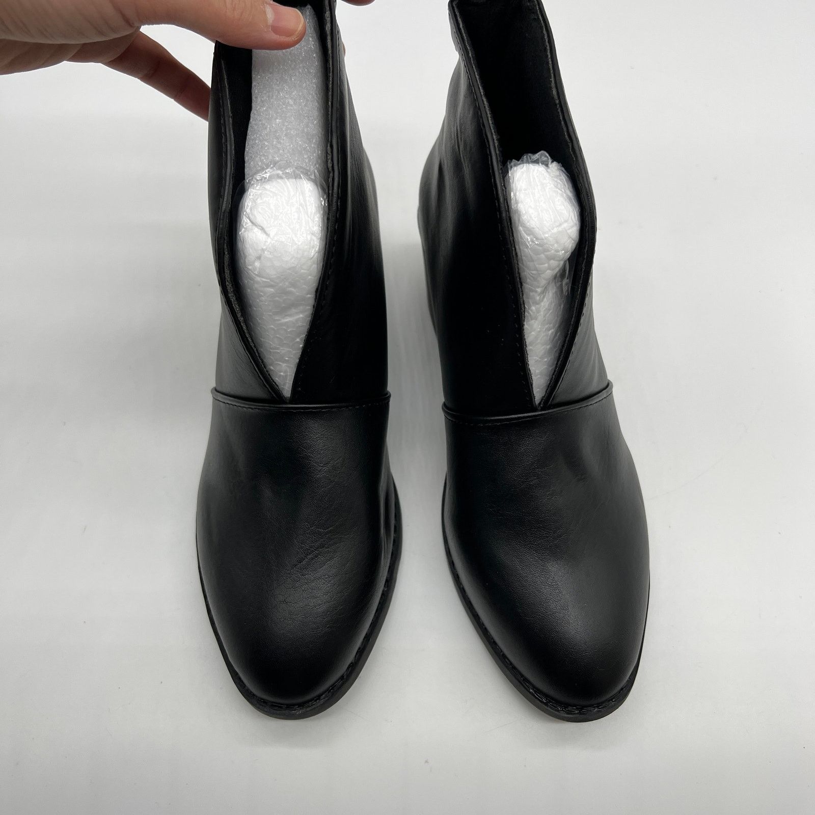 Other Women Chunky Heel Ankle BootsV Cut Fashion Slip Size US 6.5 / IT 36.5 - 10 Thumbnail