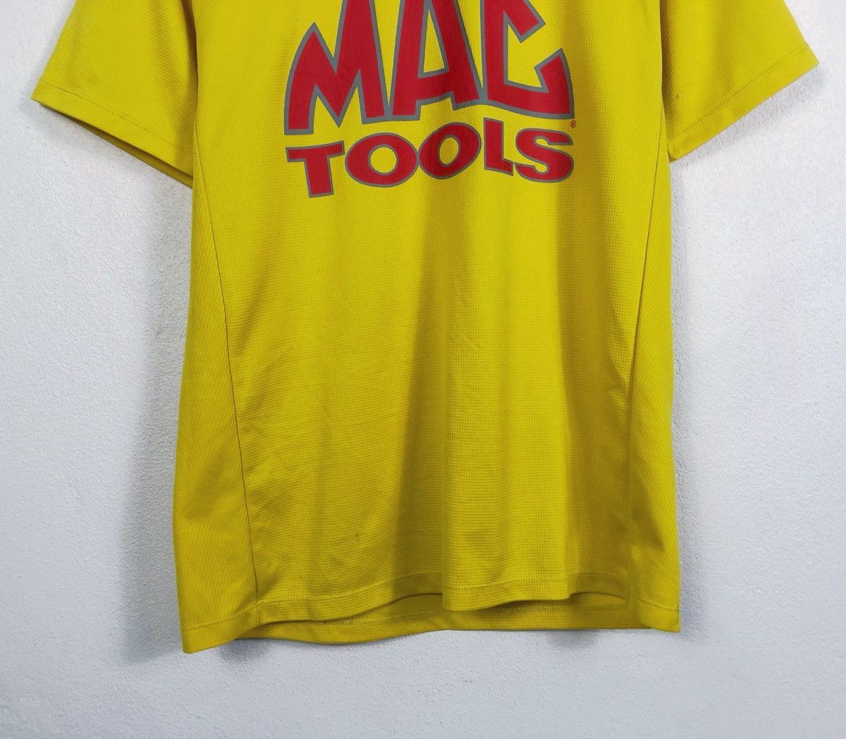 Uniqlo Rare Uniqlo X Mac Tools Tee Size US M / EU 48-50 / 2 - 4 Thumbnail