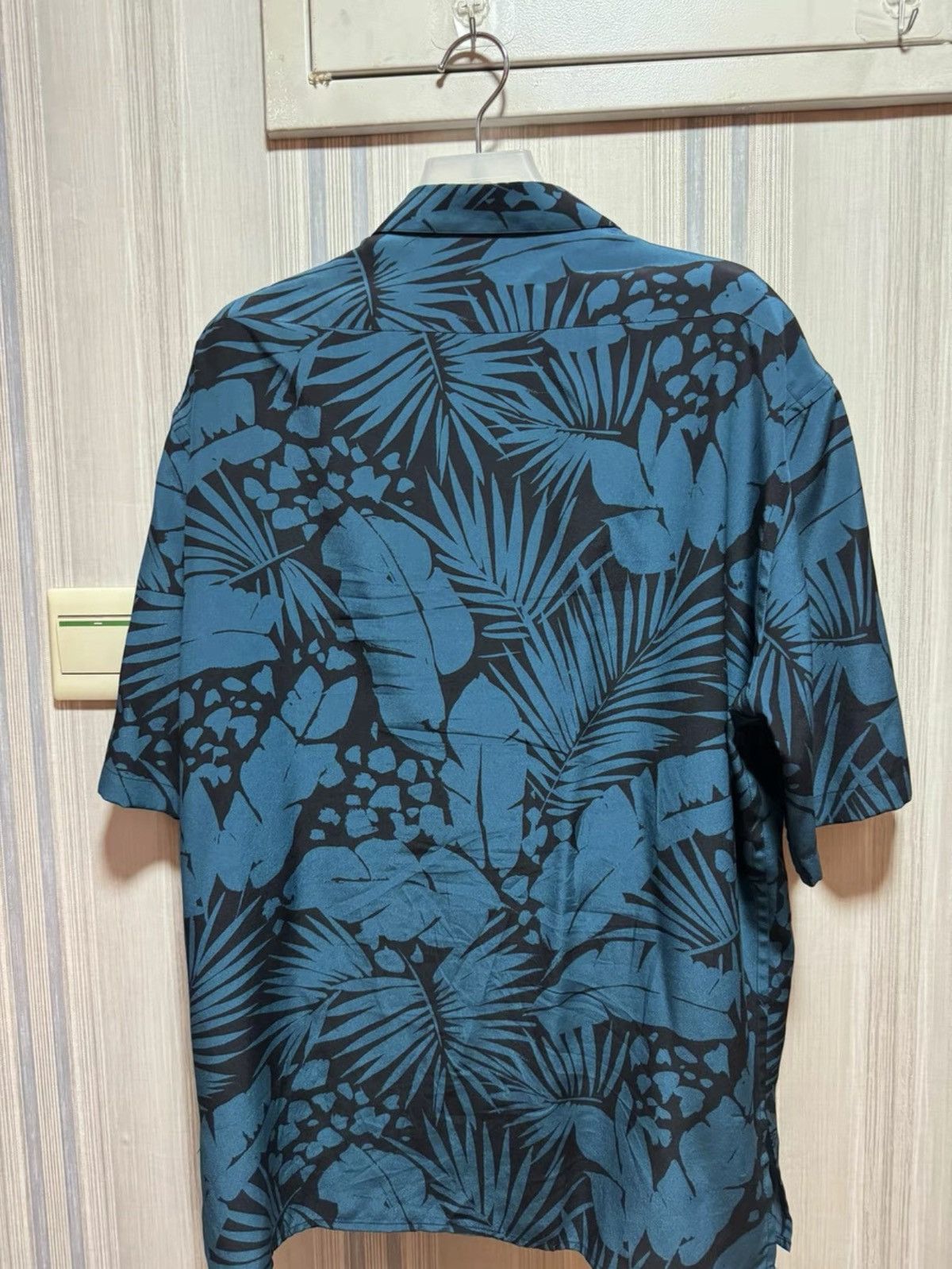 Saint Laurent Paris Palm print silk Short sleeves shirt size40 Size US M / EU 48-50 / 2 - 5 Thumbnail